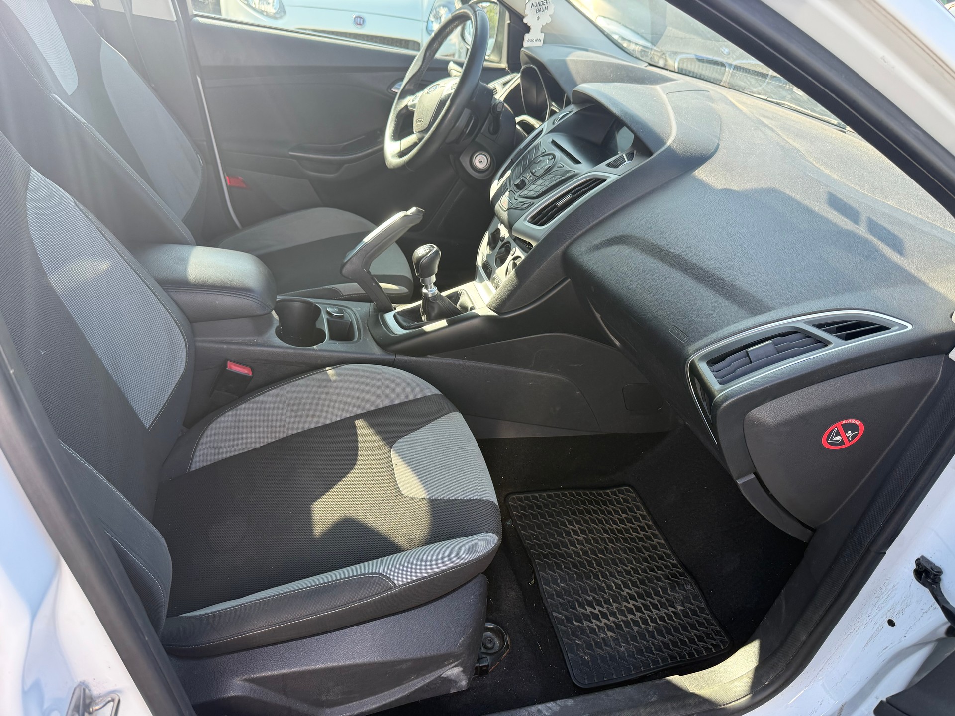 FORD Focus 1.0 SCTi Titanium-image-6