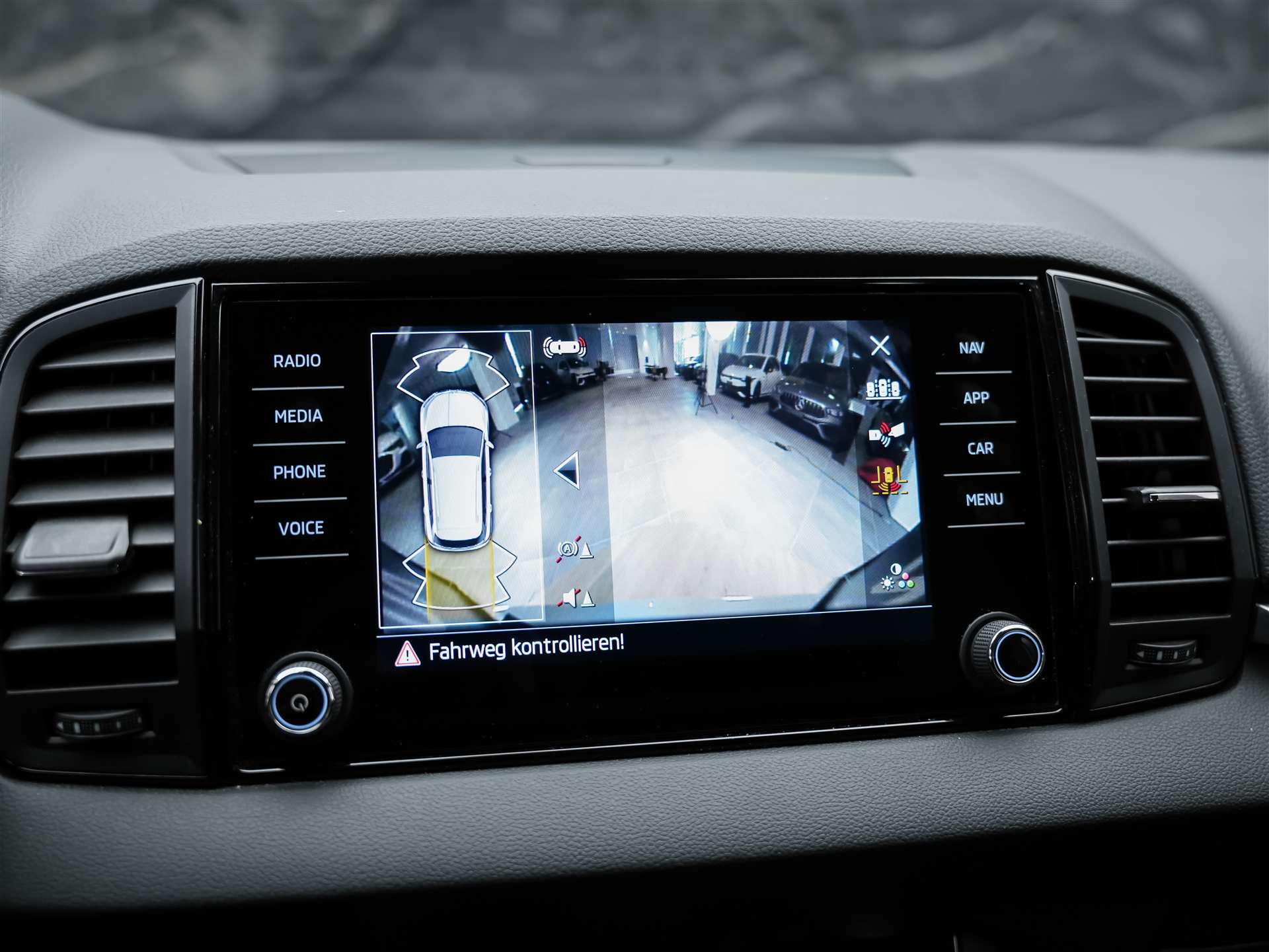 SKODA Karoq 1.5 TSI Selection DSG *Sitzheizung*Lenkradheizung*Rückfahrkamera*-image-38