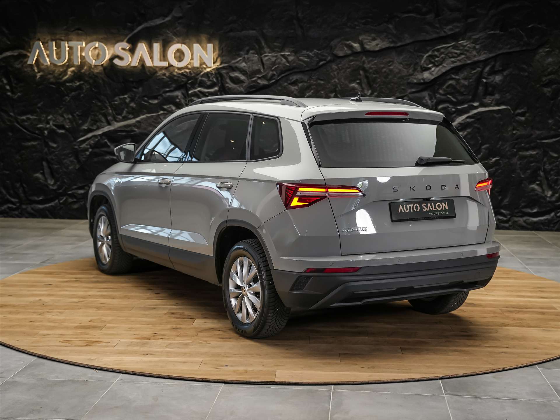 SKODA Karoq 1.5 TSI Selection DSG *Sitzheizung*Lenkradheizung*Rückfahrkamera*-showroom-element-2