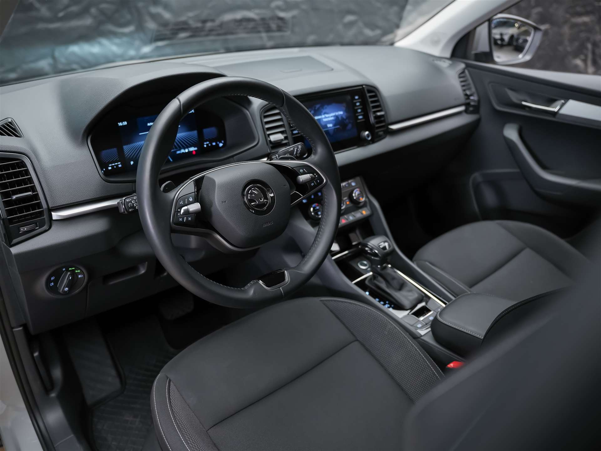 SKODA Karoq 1.5 TSI Selection DSG *Sitzheizung*Lenkradheizung*Rückfahrkamera*-image-7