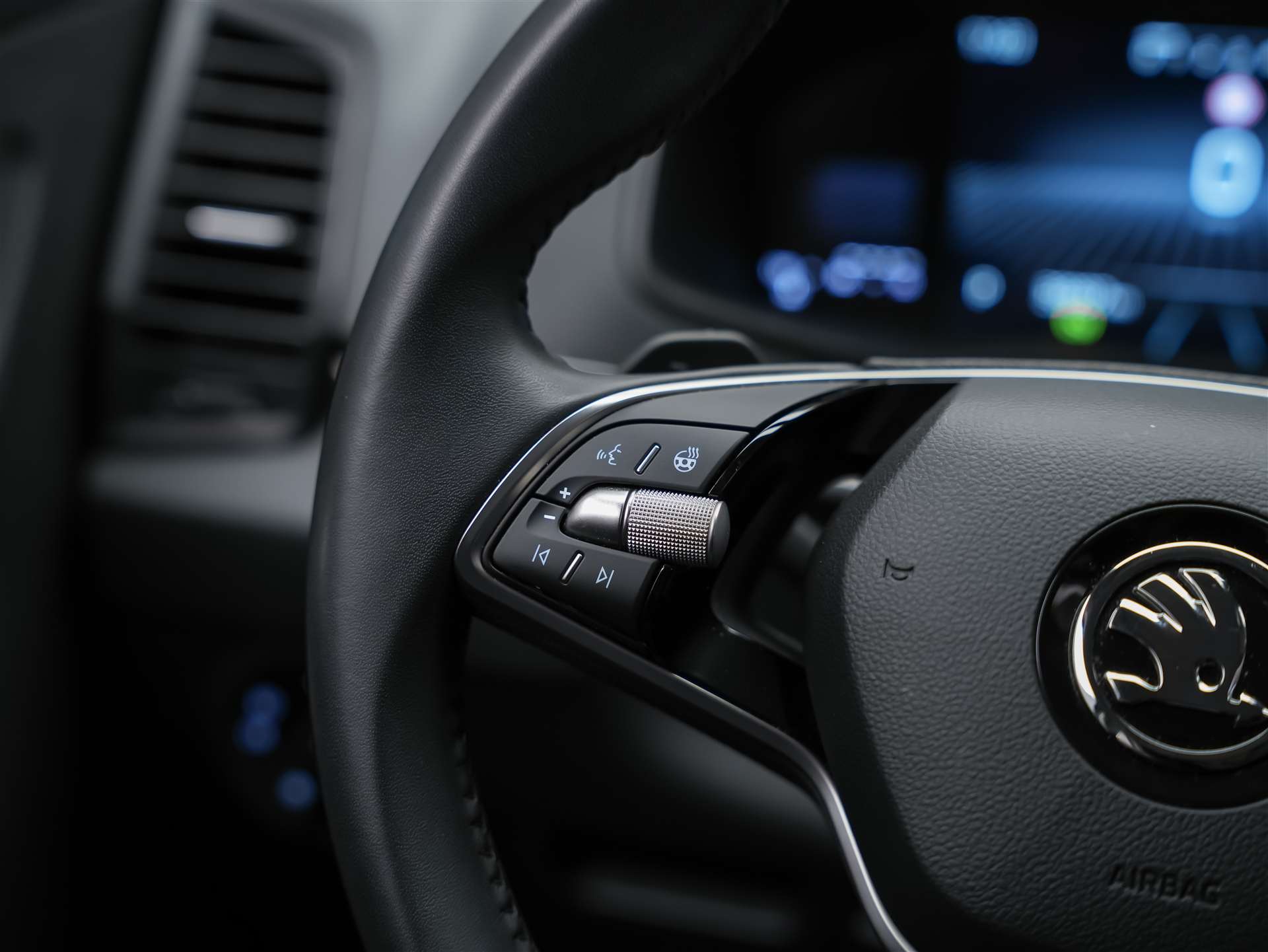 SKODA Karoq 1.5 TSI Selection DSG *Sitzheizung*Lenkradheizung*Rückfahrkamera*-image-25