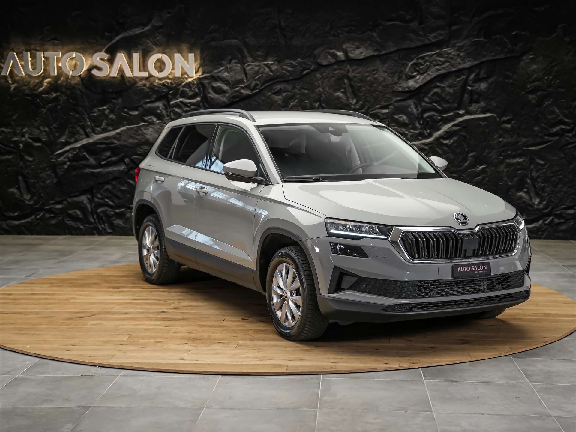 SKODA Karoq 1.5 TSI Selection DSG *Sitzheizung*Lenkradheizung*Rückfahrkamera*-image-5