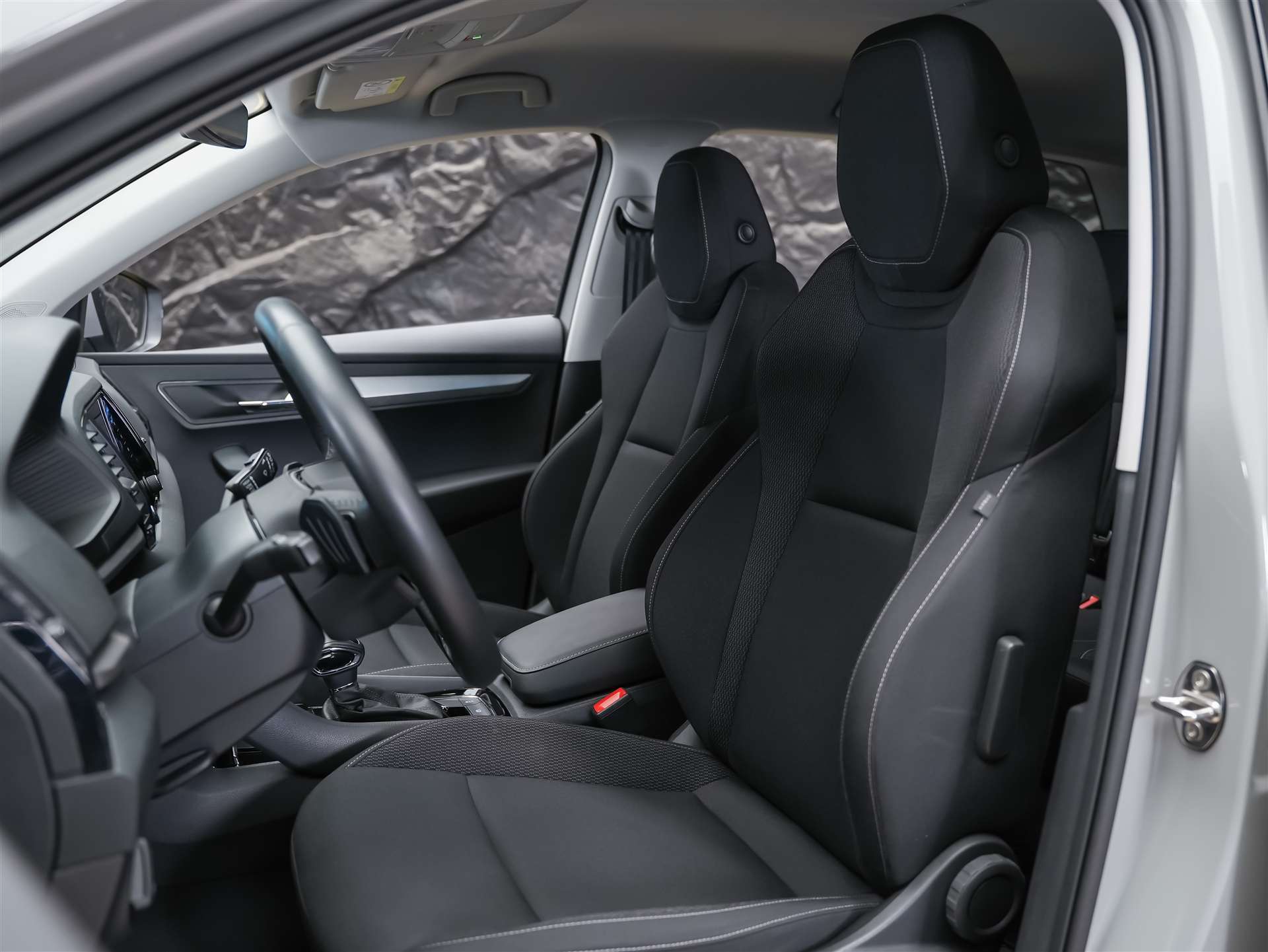 SKODA Karoq 1.5 TSI Selection DSG *Sitzheizung*Lenkradheizung*Rückfahrkamera*-image-8