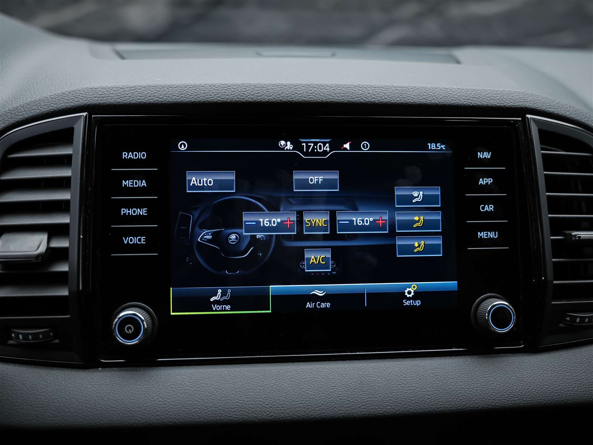 SKODA Karoq 1.5 TSI Selection DSG *Sitzheizung*Lenkradheizung*Rückfahrkamera*-image-30