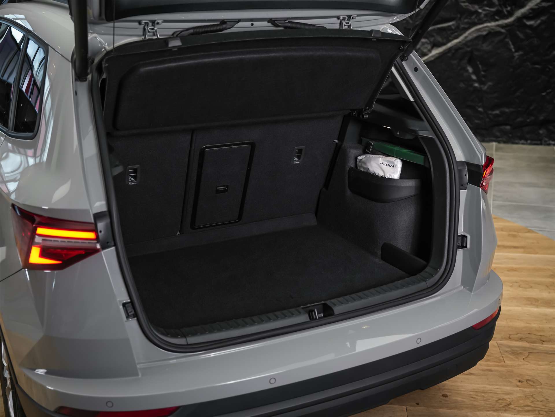 SKODA Karoq 1.5 TSI Selection DSG *Sitzheizung*Lenkradheizung*Rückfahrkamera*-image-39