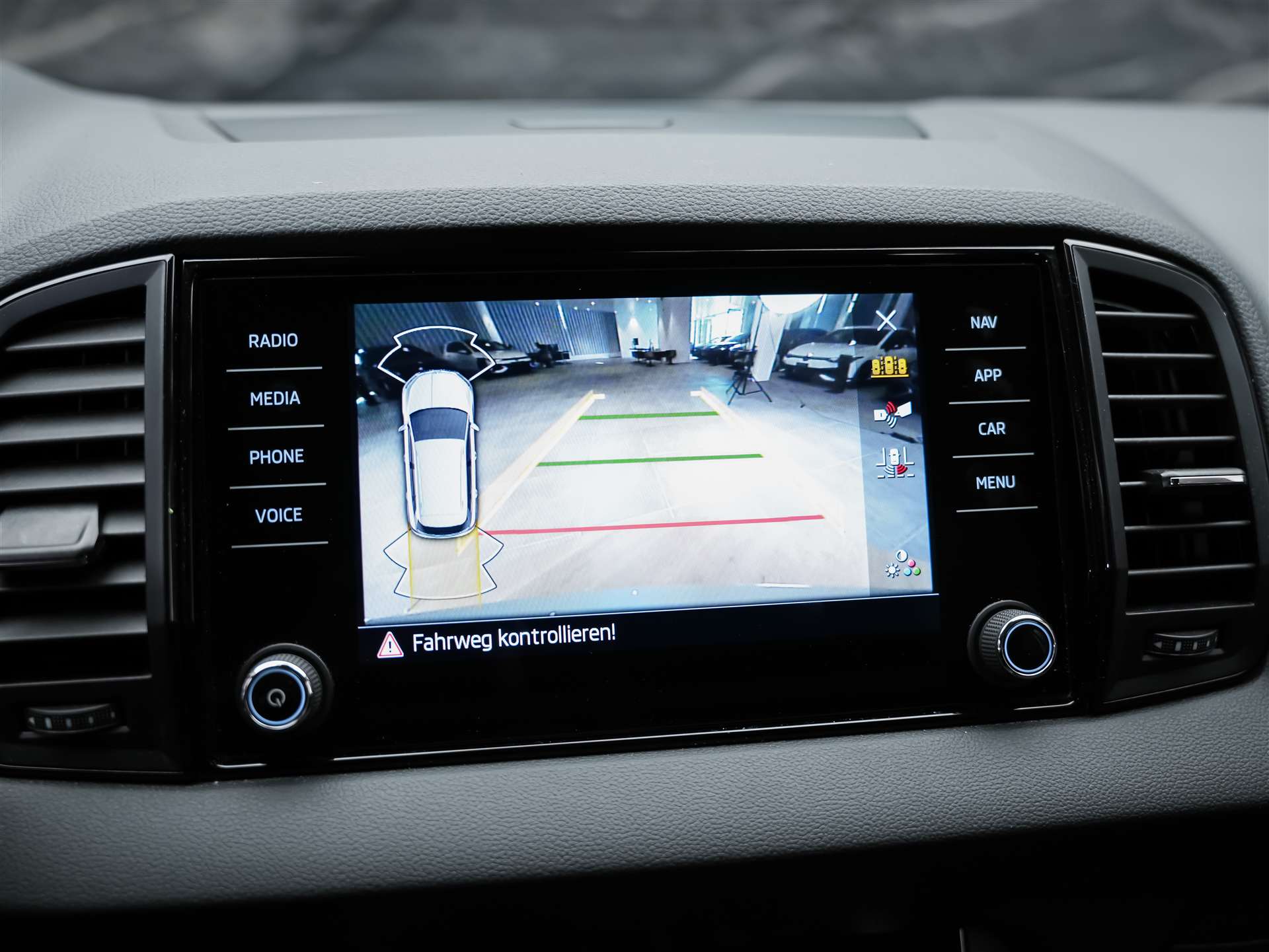 SKODA Karoq 1.5 TSI Selection DSG *Sitzheizung*Lenkradheizung*Rückfahrkamera*-image-36