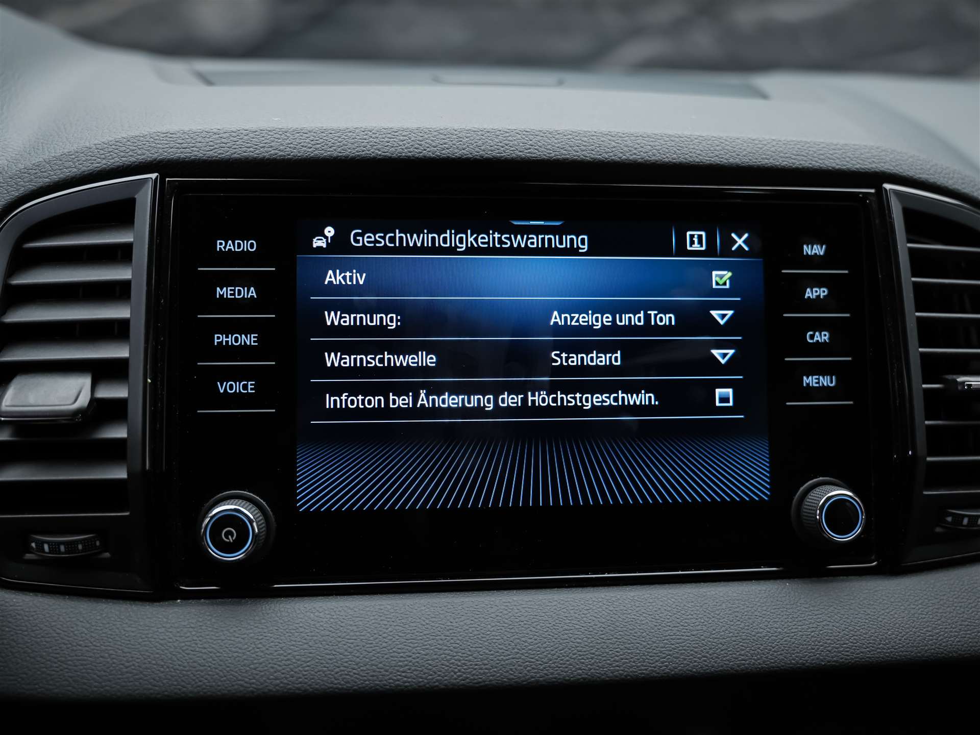 SKODA Karoq 1.5 TSI Selection DSG *Sitzheizung*Lenkradheizung*Rückfahrkamera*-image-35