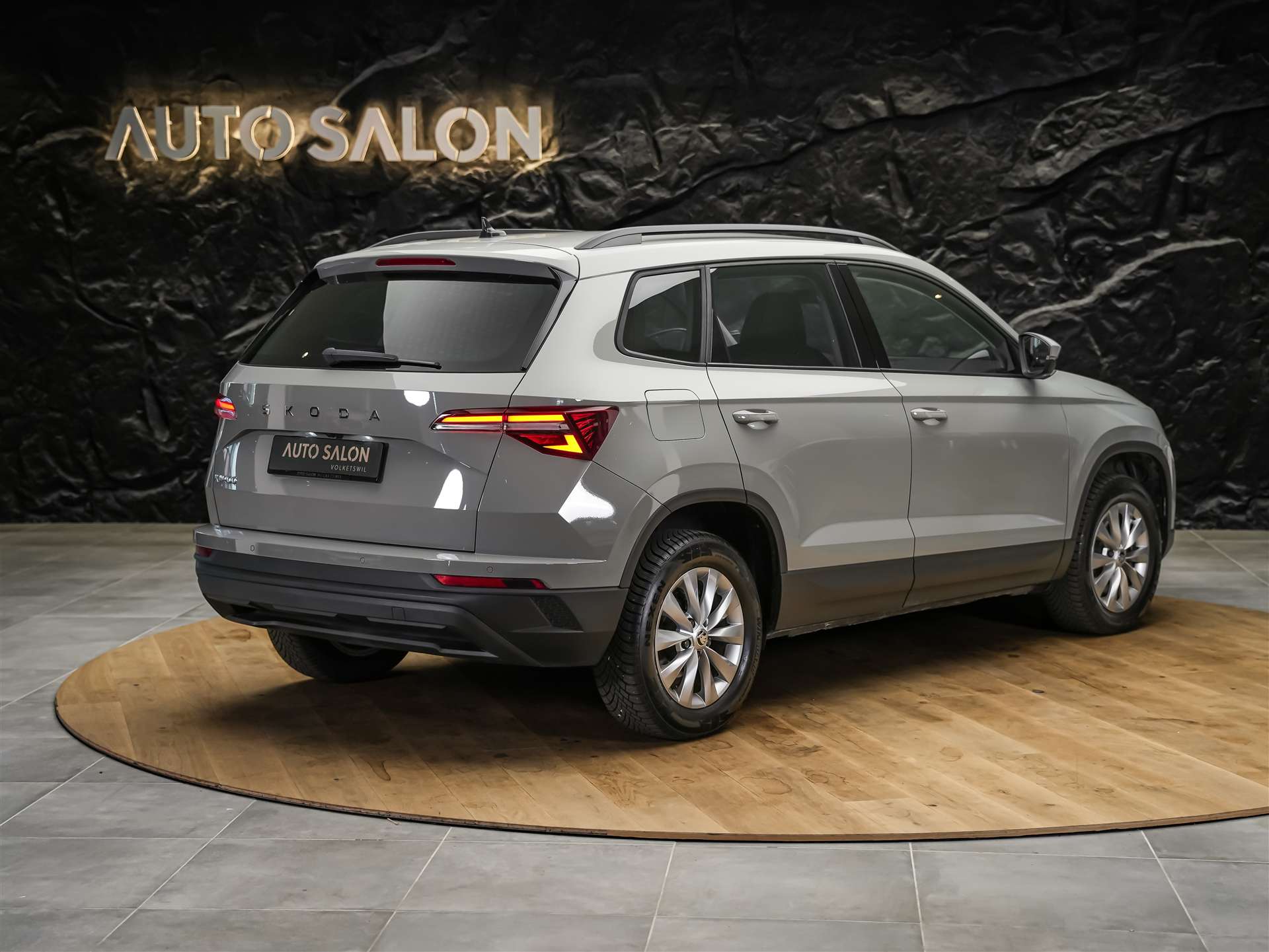 SKODA Karoq 1.5 TSI Selection DSG *Sitzheizung*Lenkradheizung*Rückfahrkamera*-image-4