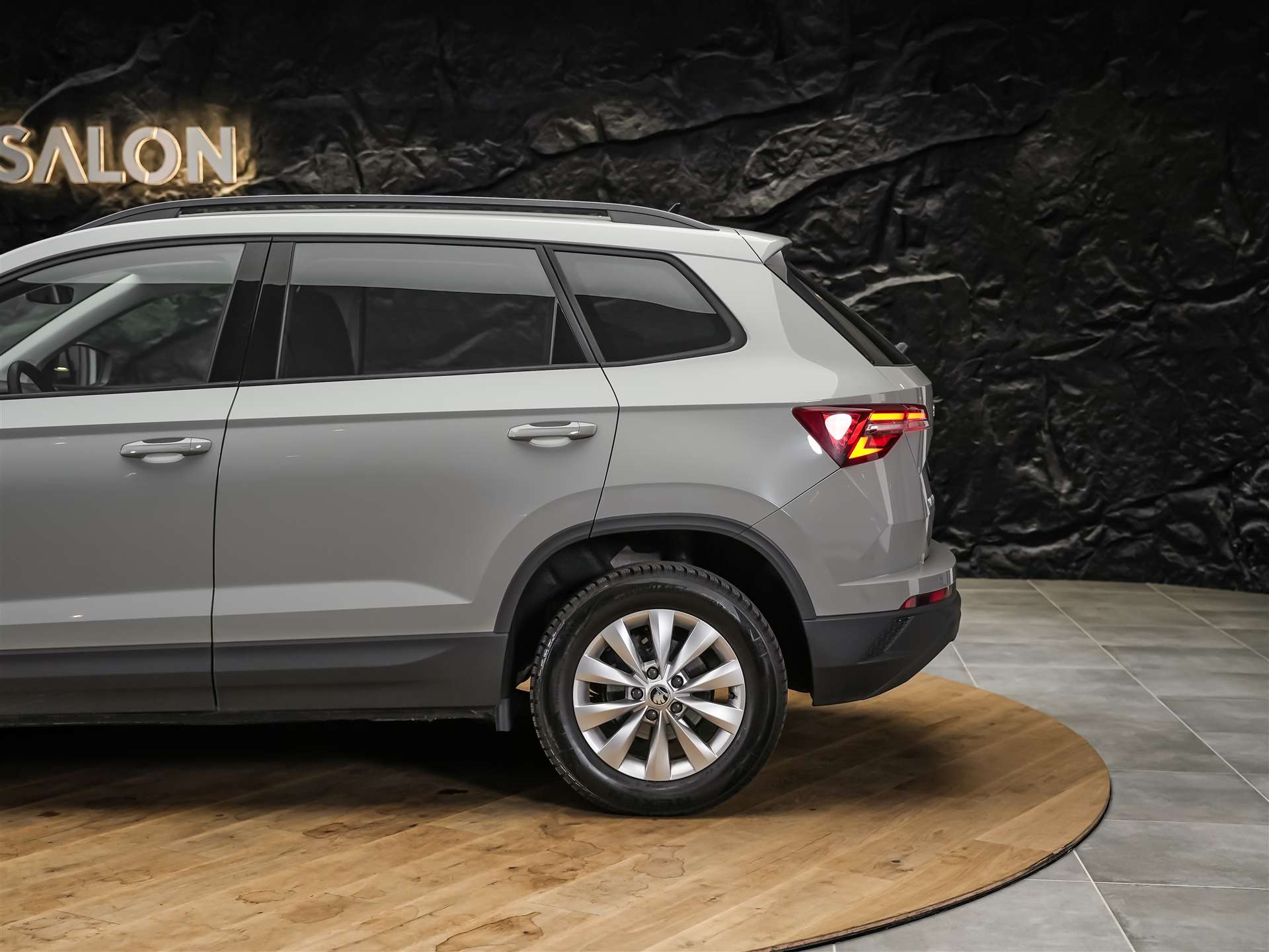 SKODA Karoq 1.5 TSI Selection DSG *Sitzheizung*Lenkradheizung*Rückfahrkamera*-image-16