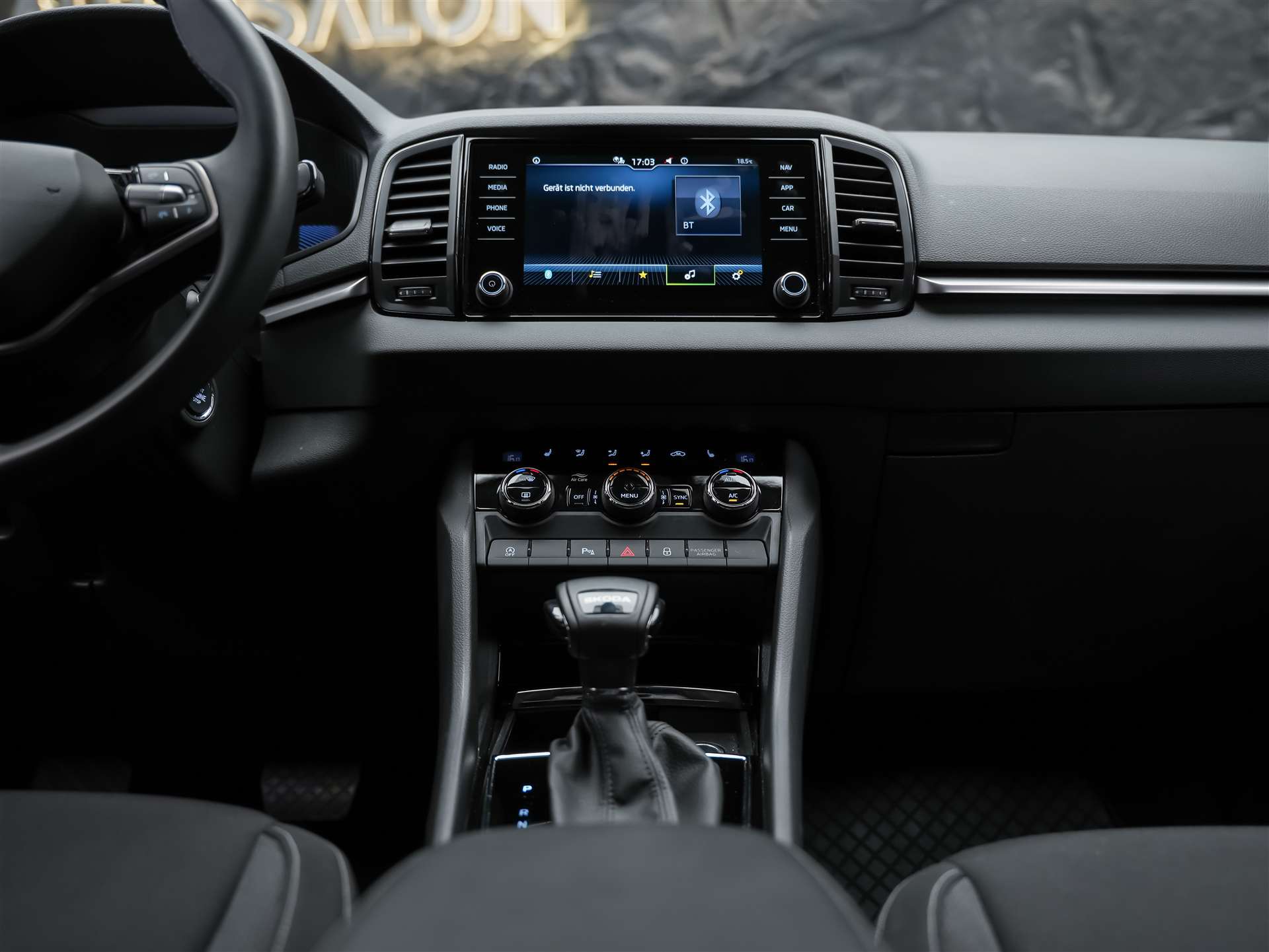 SKODA Karoq 1.5 TSI Selection DSG *Sitzheizung*Lenkradheizung*Rückfahrkamera*-image-18