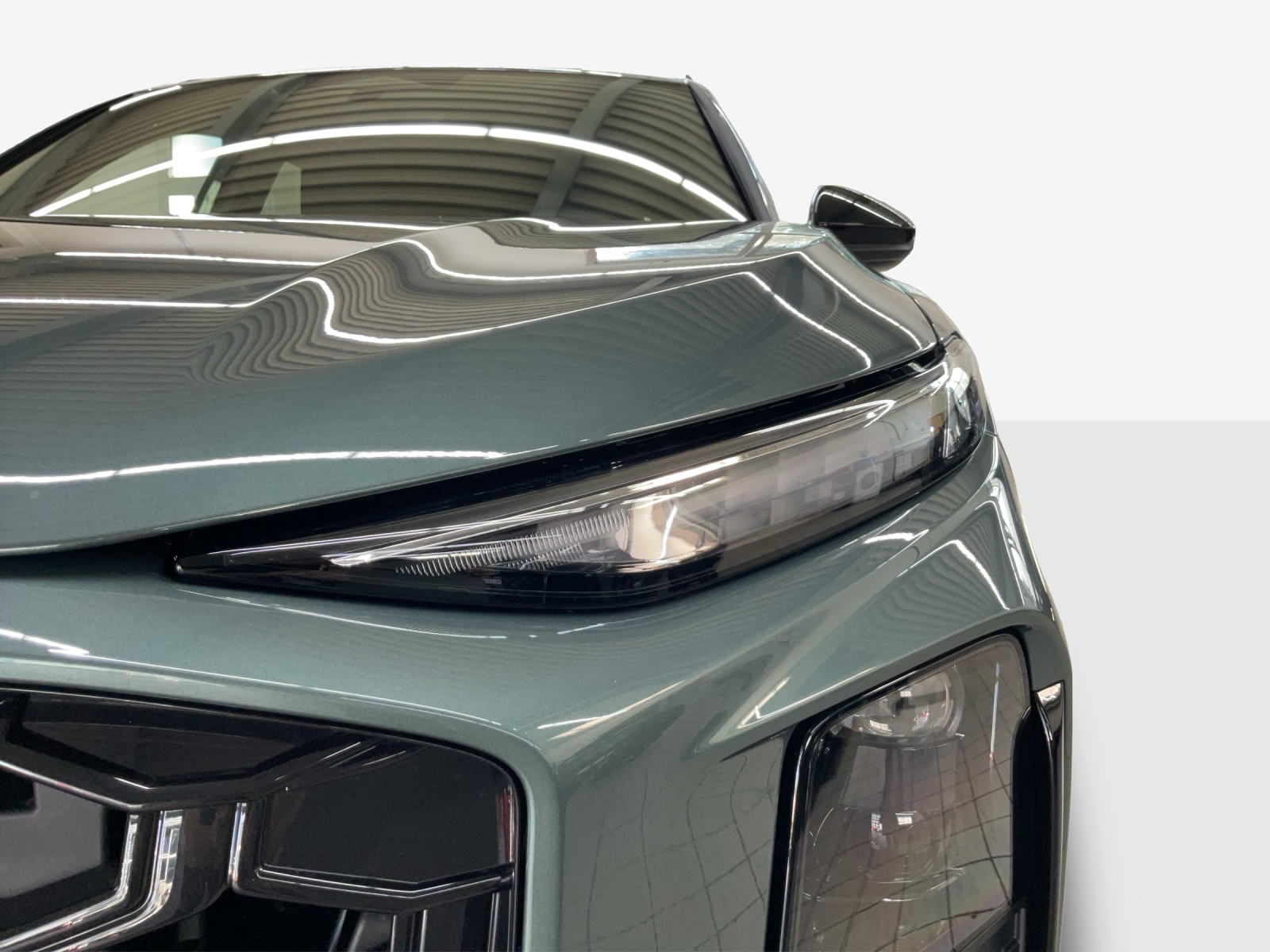 AUDI Q3 SUV e-hybrid 200 kW S tronig-image-15