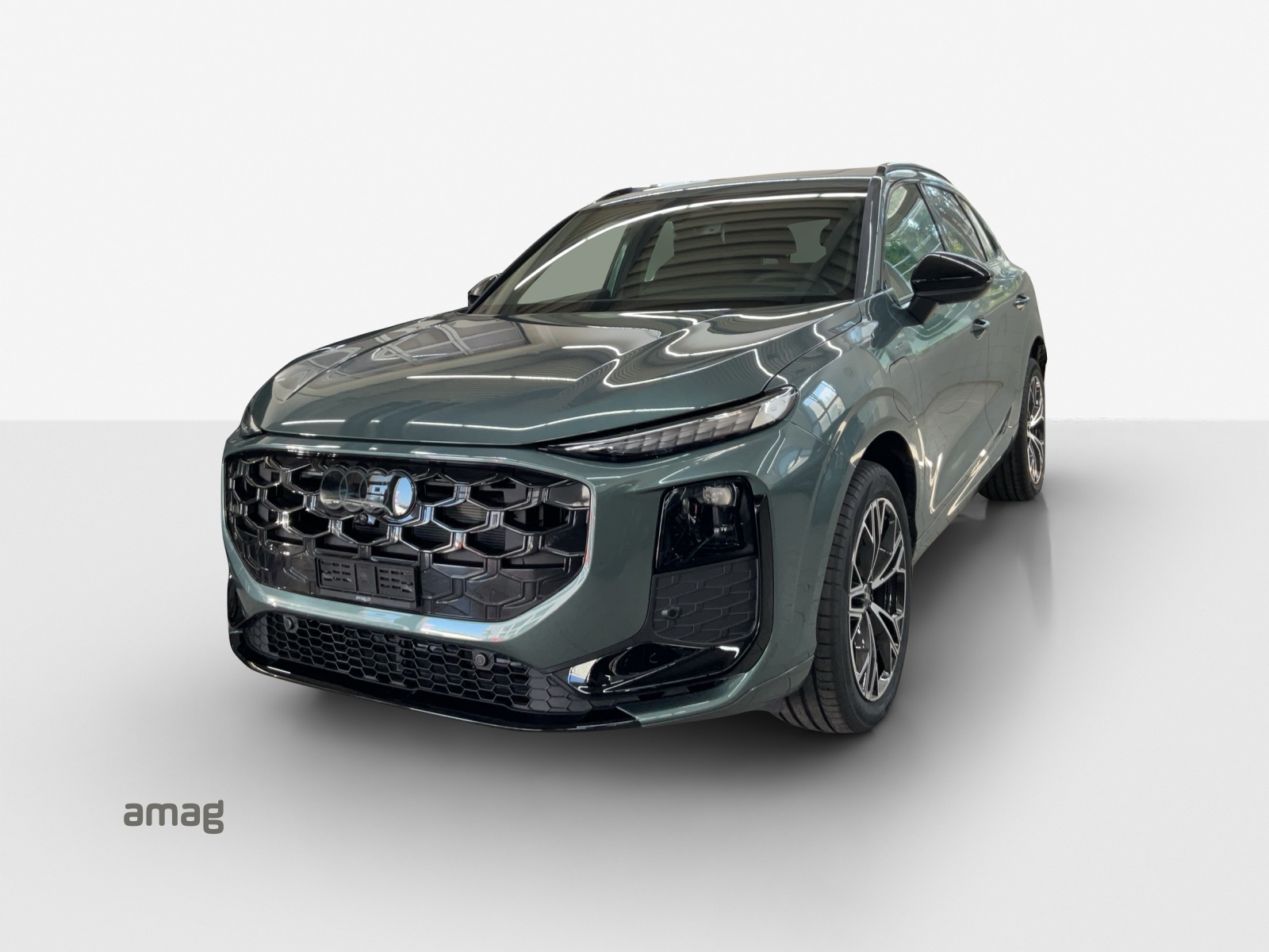 AUDI Q3 SUV e-hybrid 200 kW S tronig-showroom-element-2
