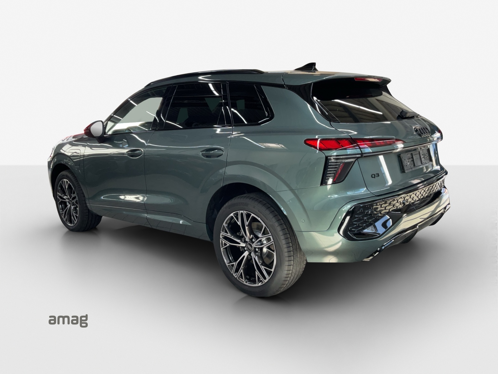 AUDI Q3 SUV e-hybrid 200 kW S tronig-showroom-element-1
