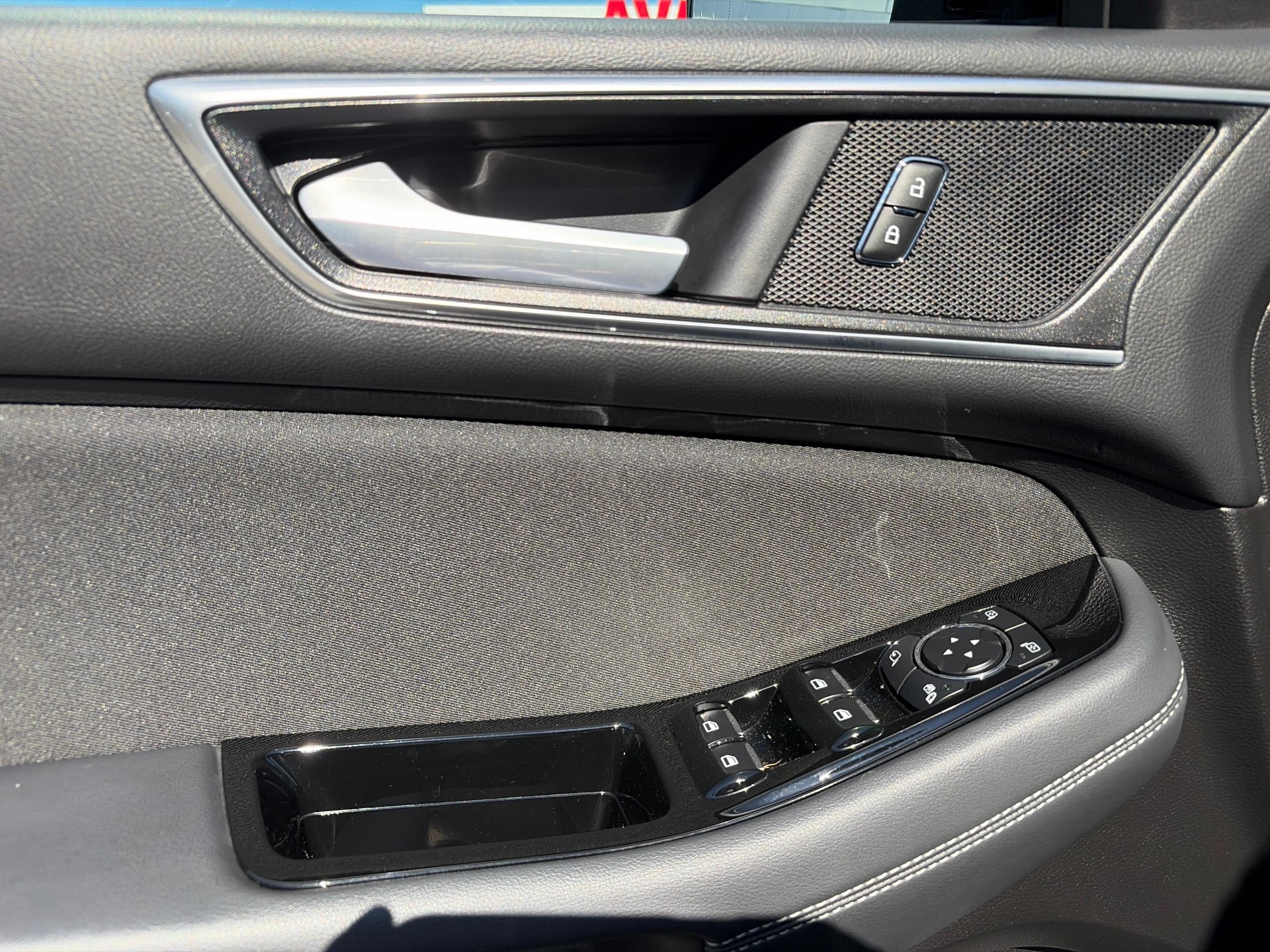 FORD Galaxy 2.5 Hybrid Titanium 7P-image-9