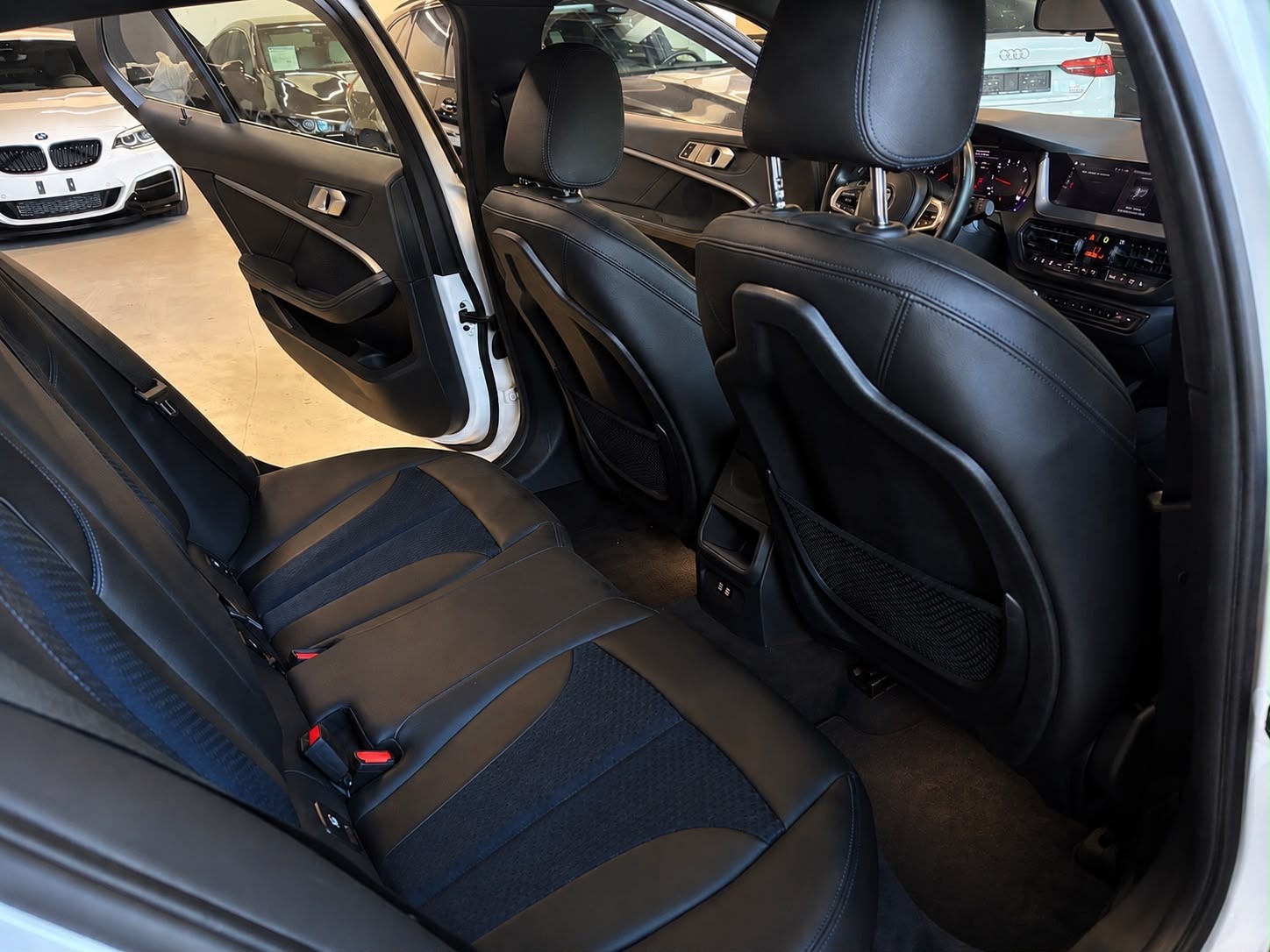 BMW 118i Sport Line Steptronic-image-15