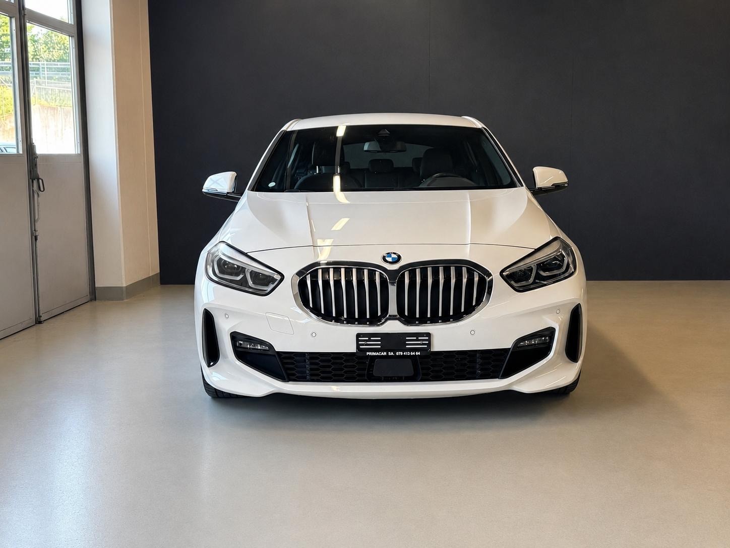 BMW 118i Sport Line Steptronic-image-2