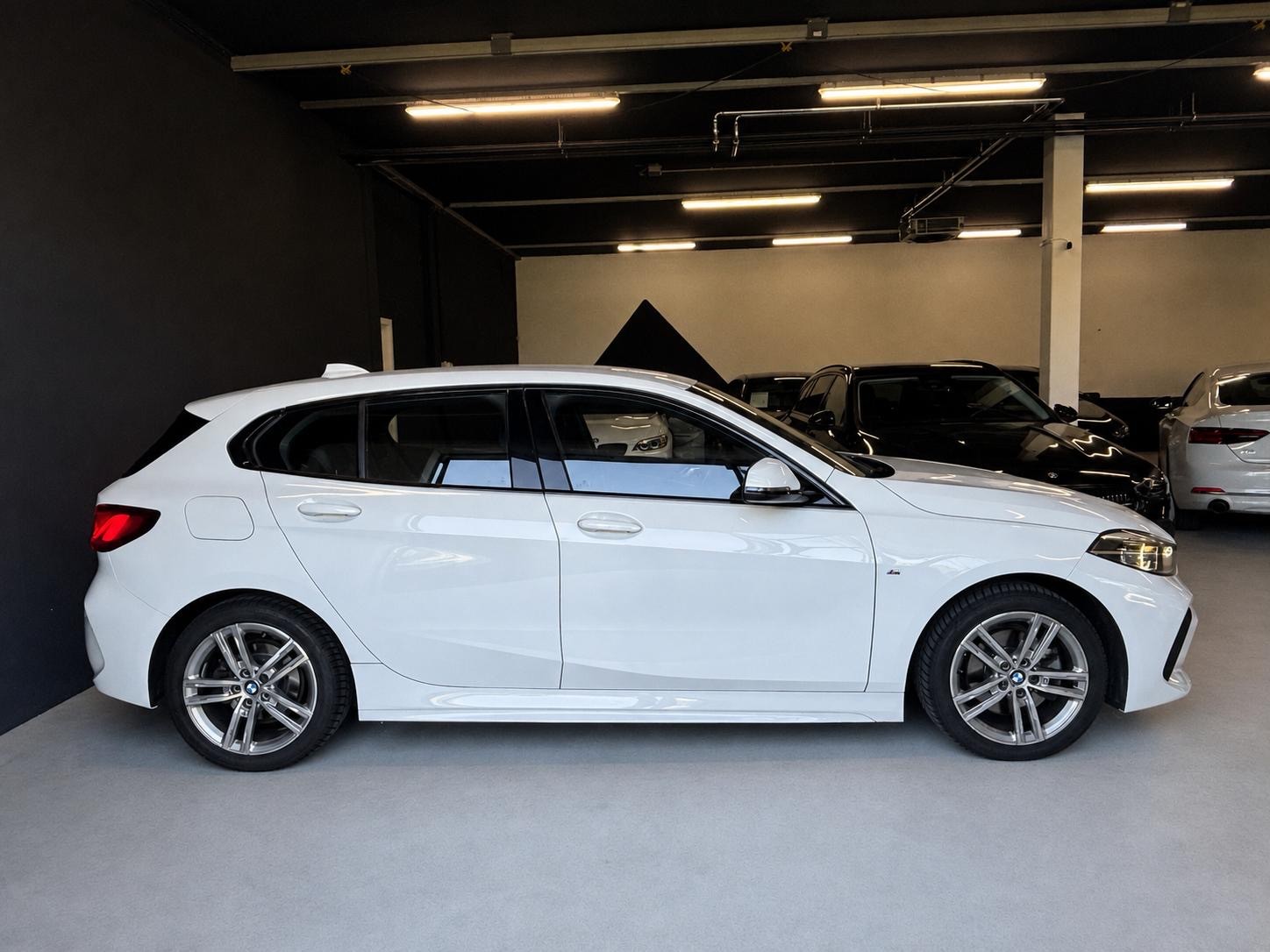 BMW 118i Sport Line Steptronic-image-7