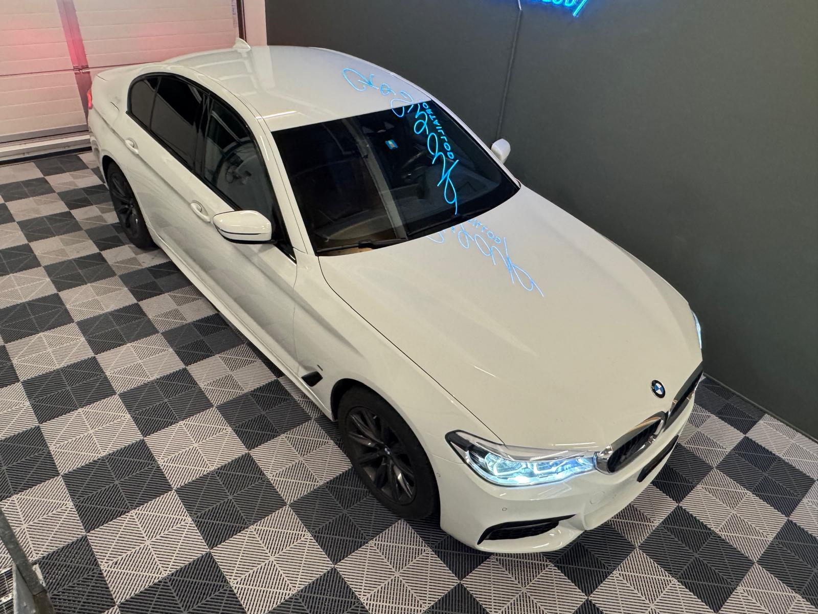 BMW 530e xDrive Pure M Sport Edition Steptronic-image-6