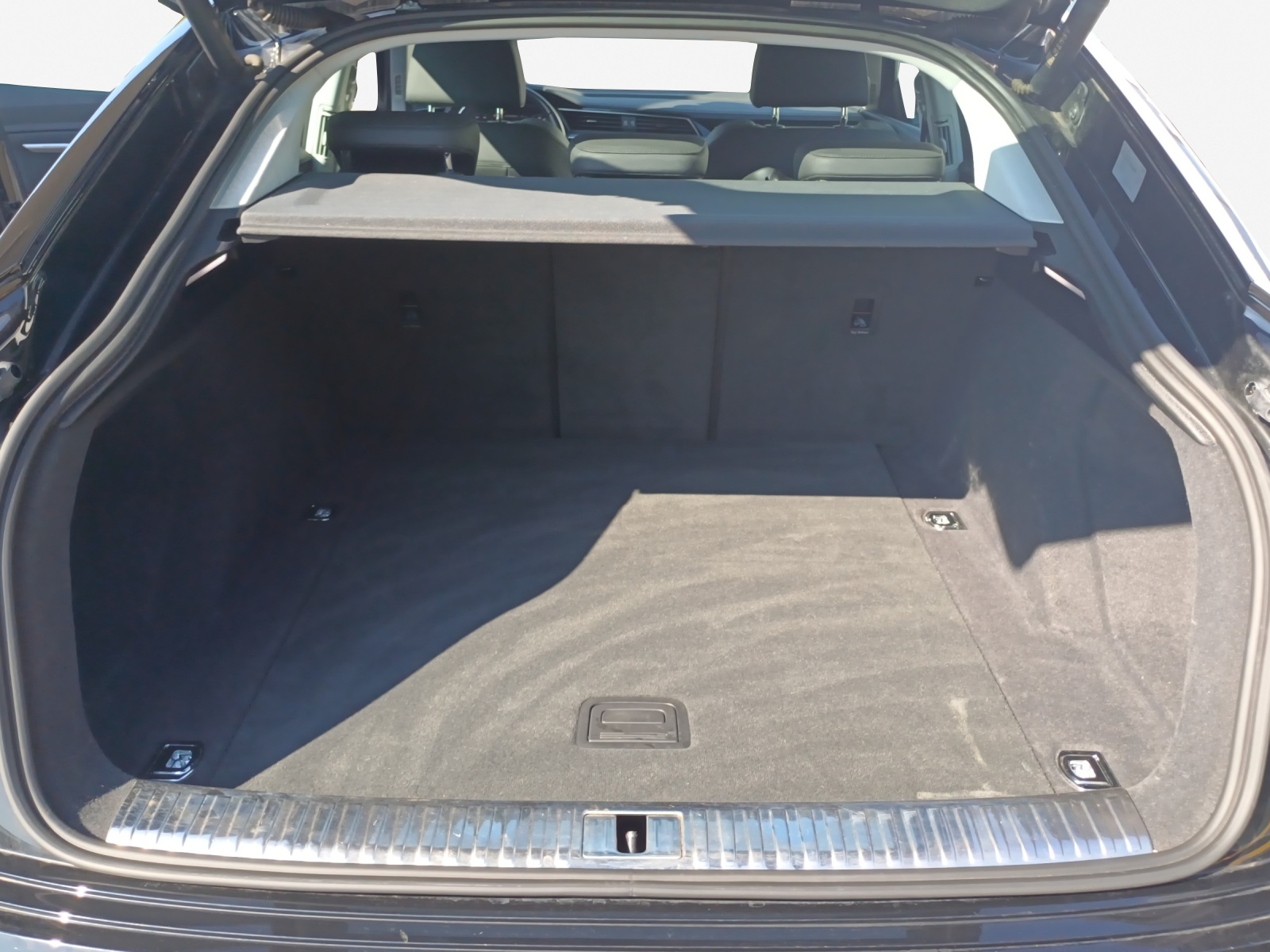 AUDI e-tron 55 Sportback quattro-image-12