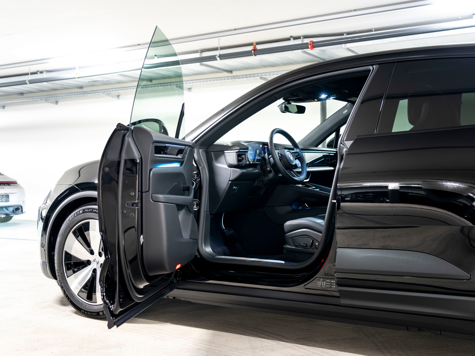PORSCHE Macan 4 100kWh-image-15