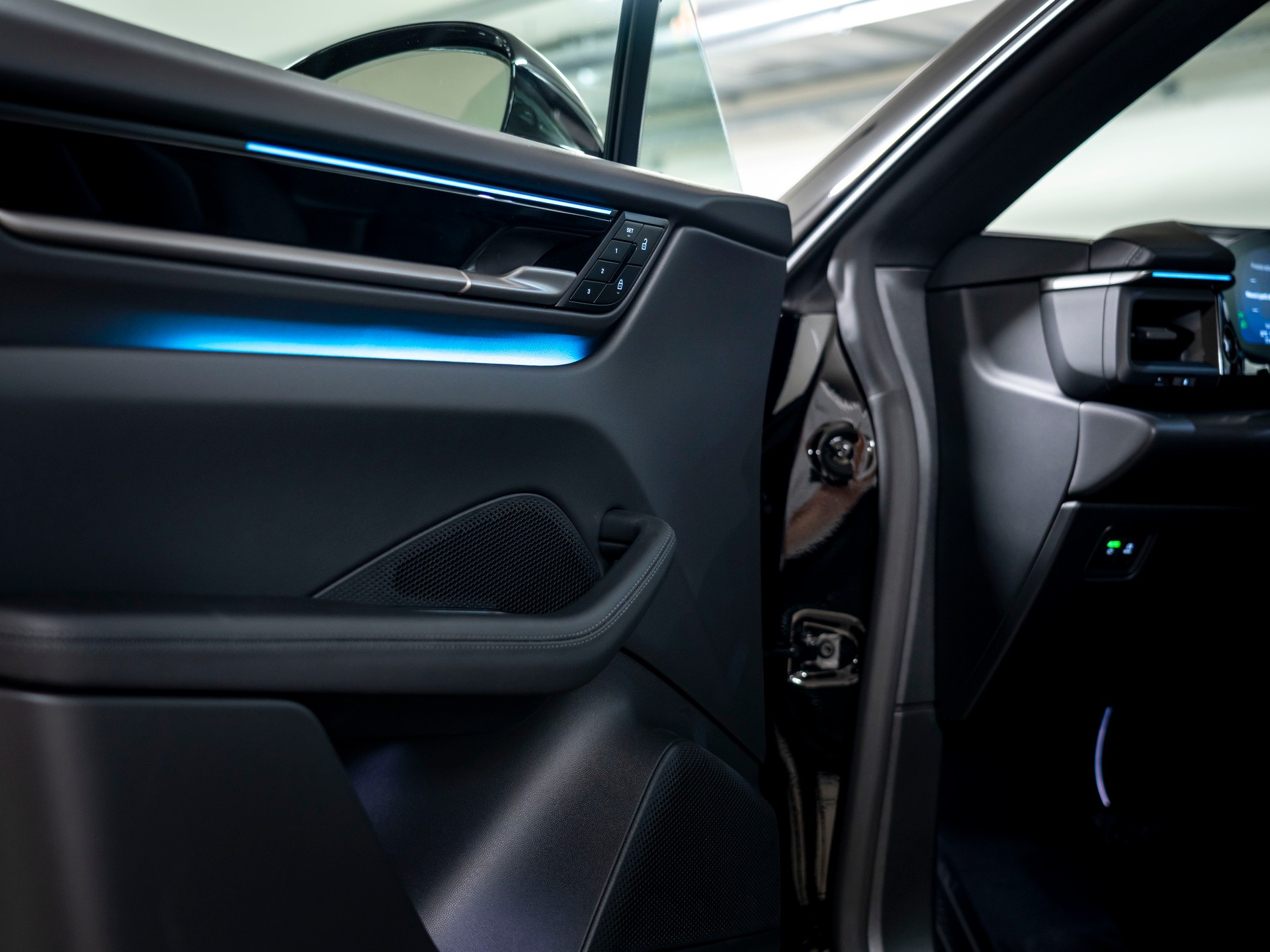 PORSCHE Macan 4 100kWh-image-17