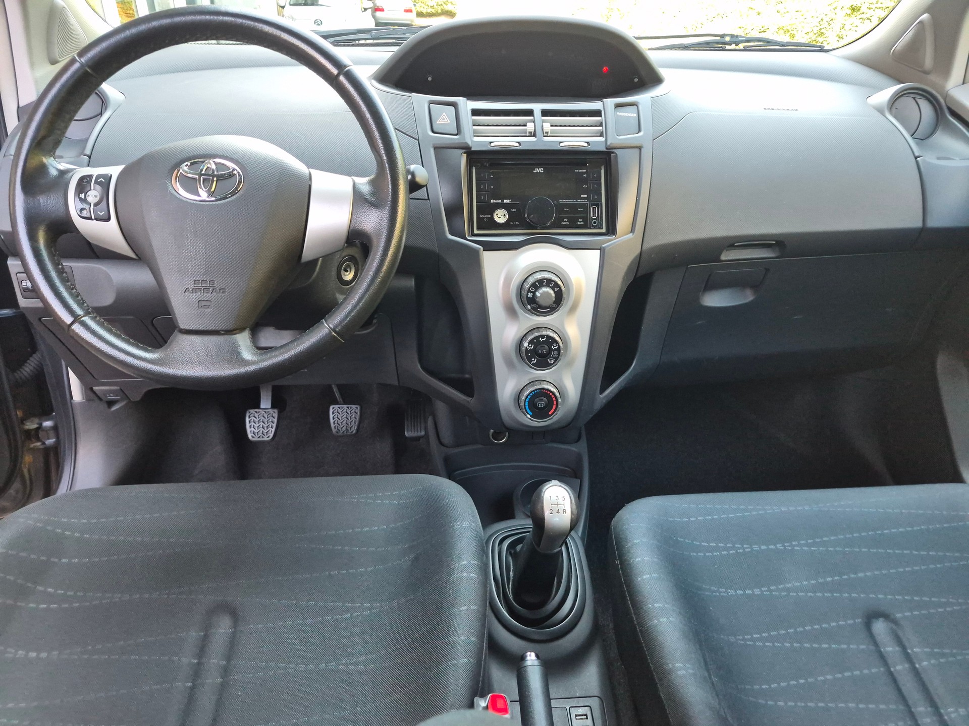 TOYOTA Yaris 1.3 City-image-7