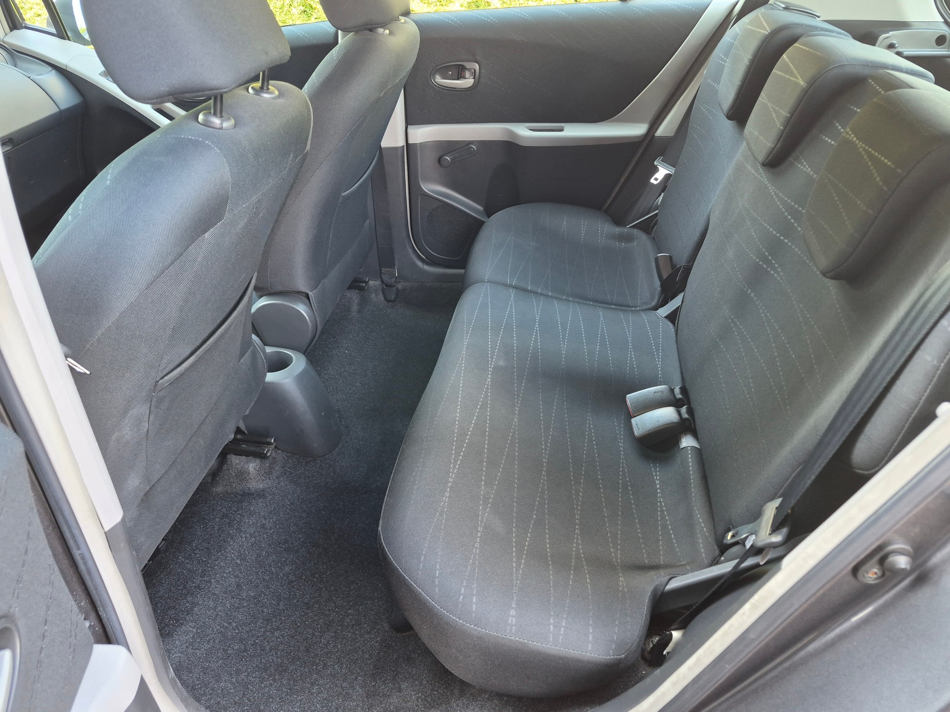 TOYOTA Yaris 1.3 City-image-6