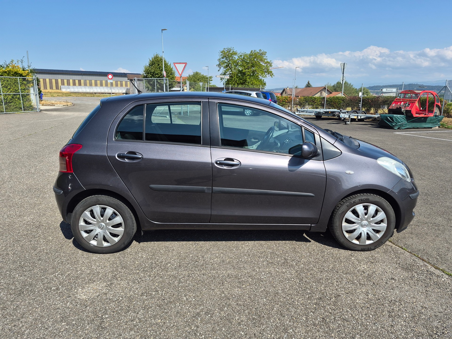 TOYOTA Yaris 1.3 City-image-2