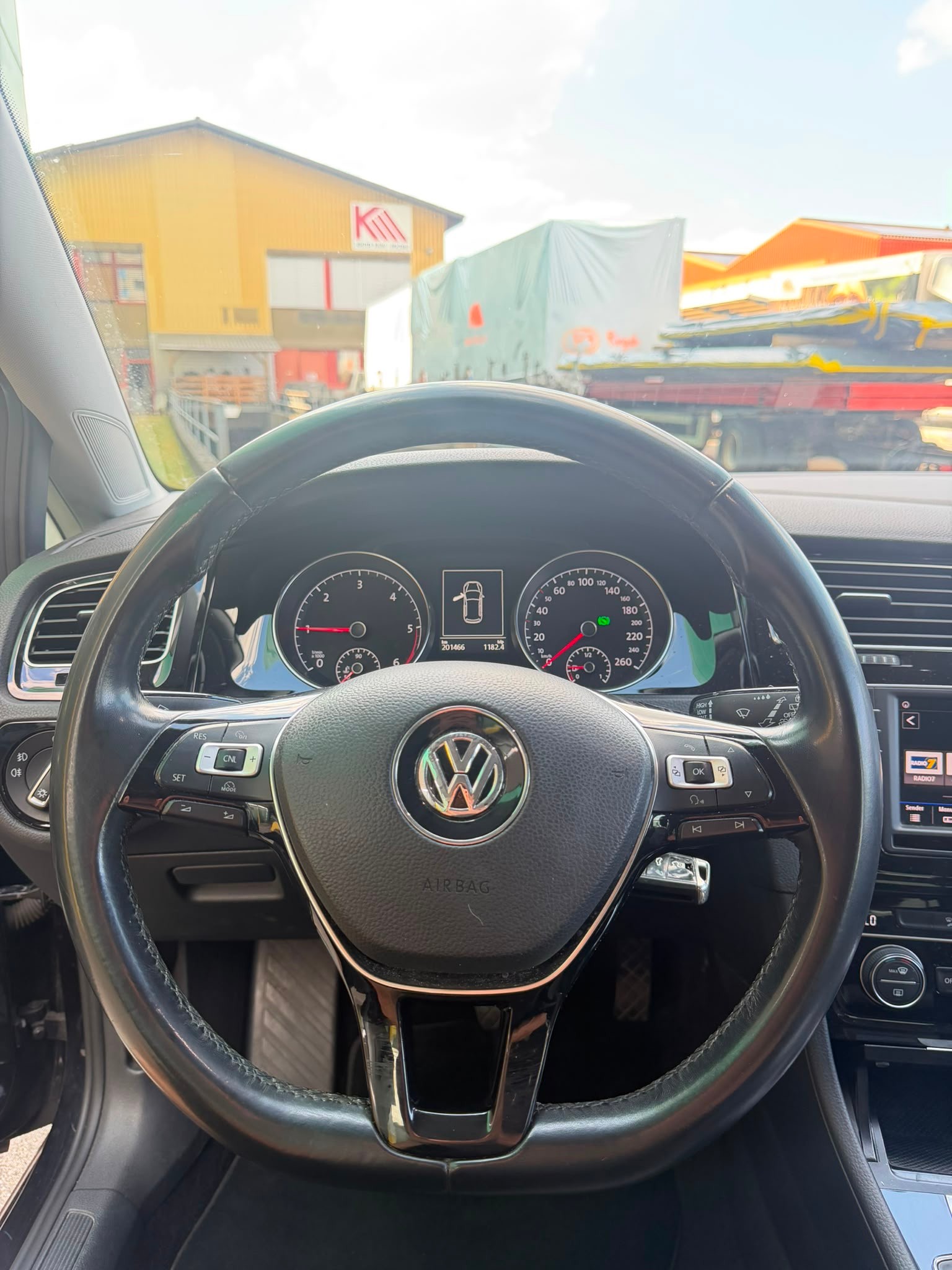 VW Golf 2.0 TDI Comfortline DSG-image-12