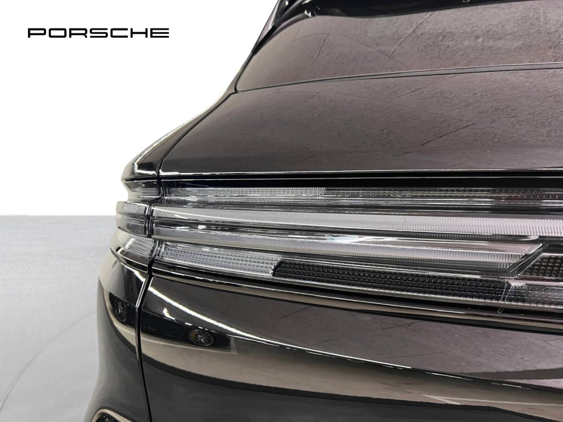 PORSCHE Cayenne S E-Hybrid-image-12