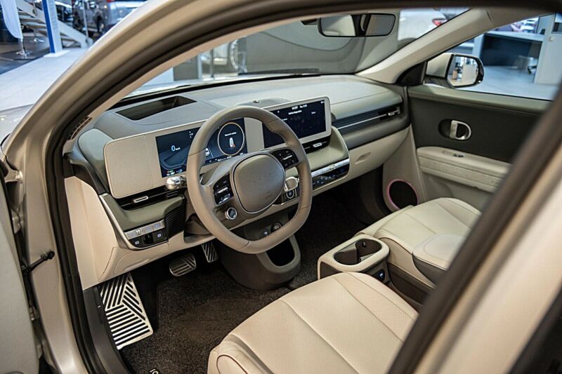 HYUNDAI Ioniq 5 Vertex 72 kWh 4WD-image-3