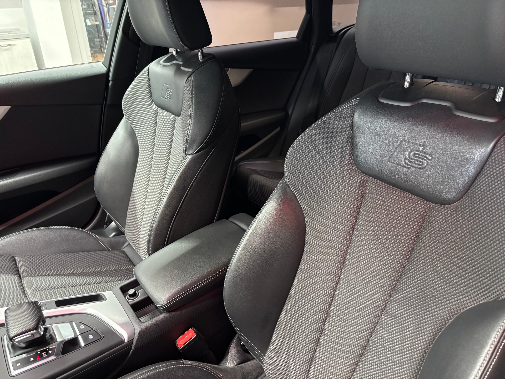 AUDI A4 Avant 2.0 TFSI Ultra Sport S-tronic S Line-image-9
