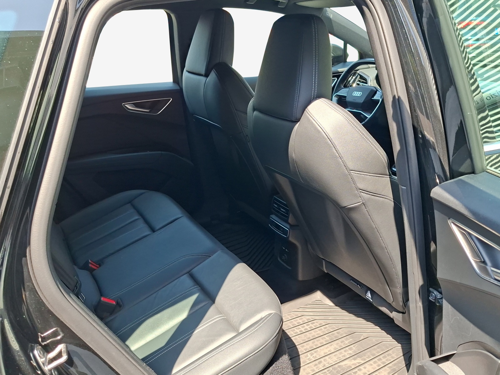 AUDI Q4 e-tron 50 quattro-image-12