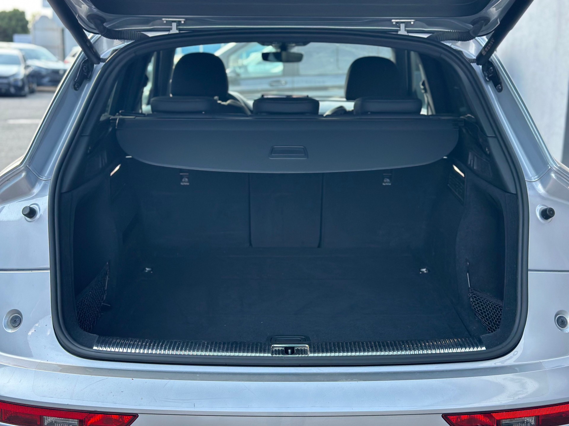 AUDI Q5 Sportback 40 TDI S line quattro S-tronic-image-8