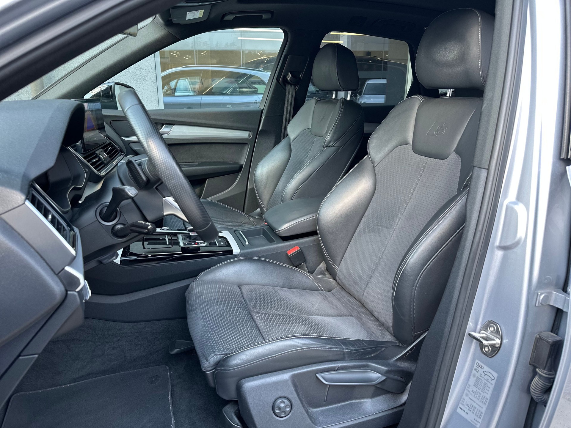 AUDI Q5 Sportback 40 TDI S line quattro S-tronic-image-4