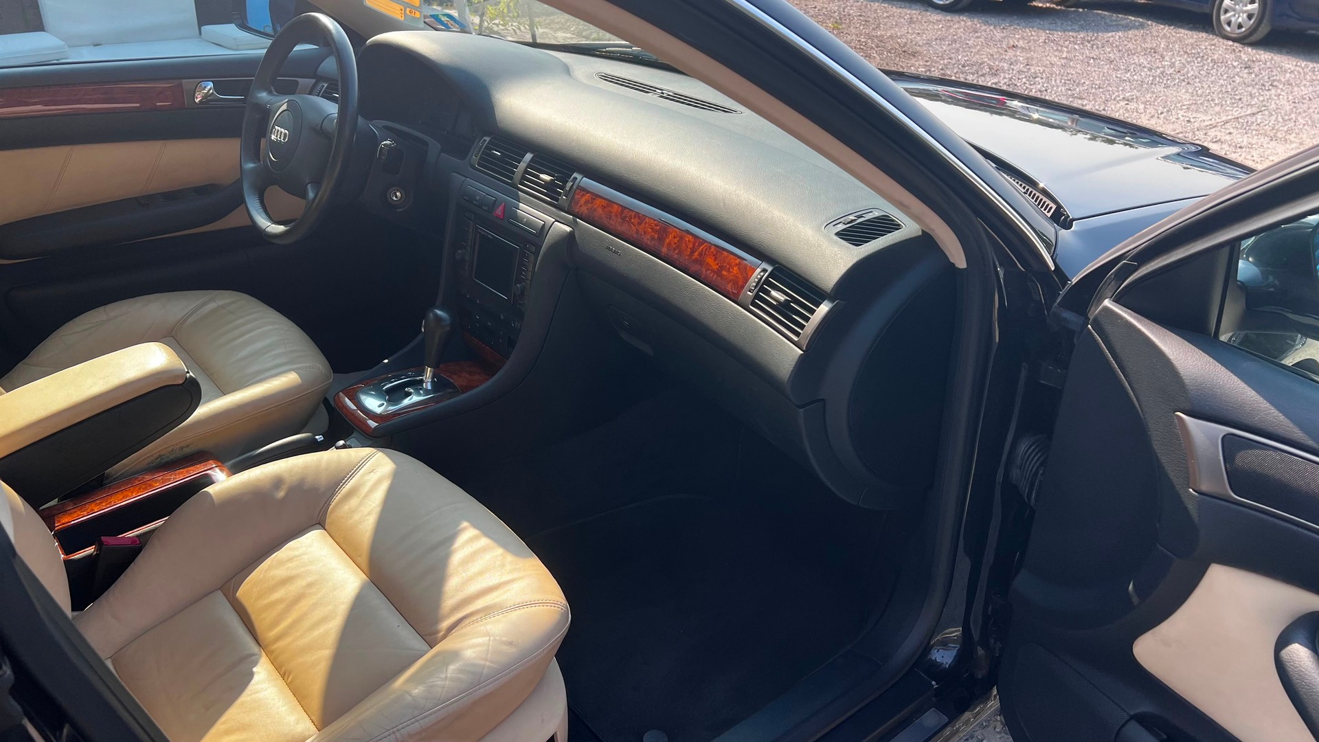 AUDI A6 Avant 2.4 Ambiente-image-9