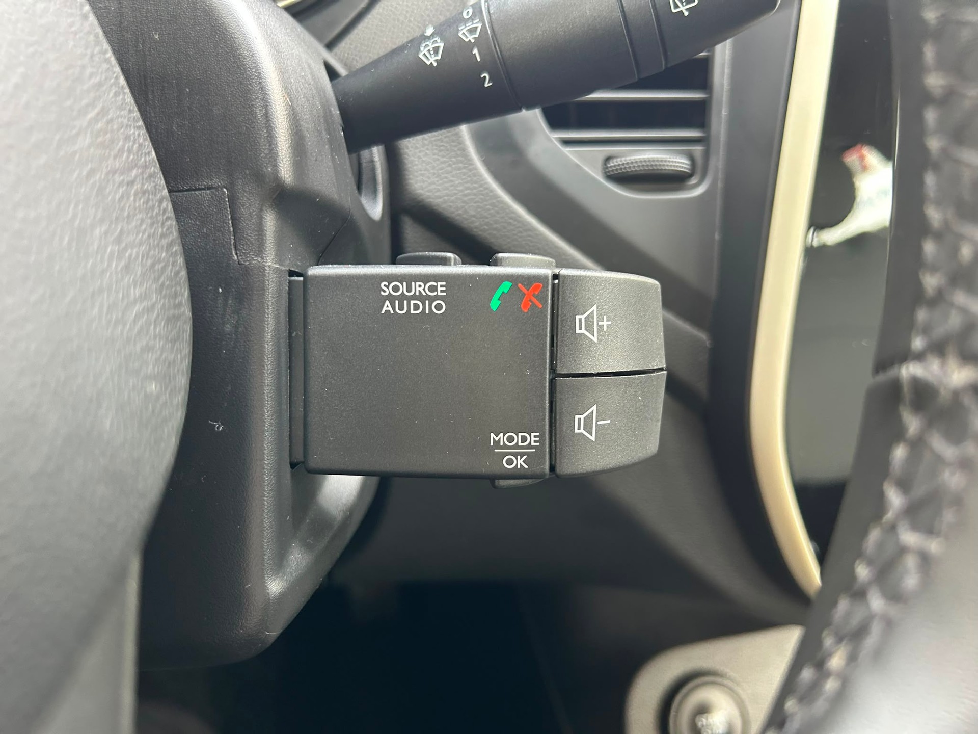 RENAULT Captur 0.9 12V Intens-image-9