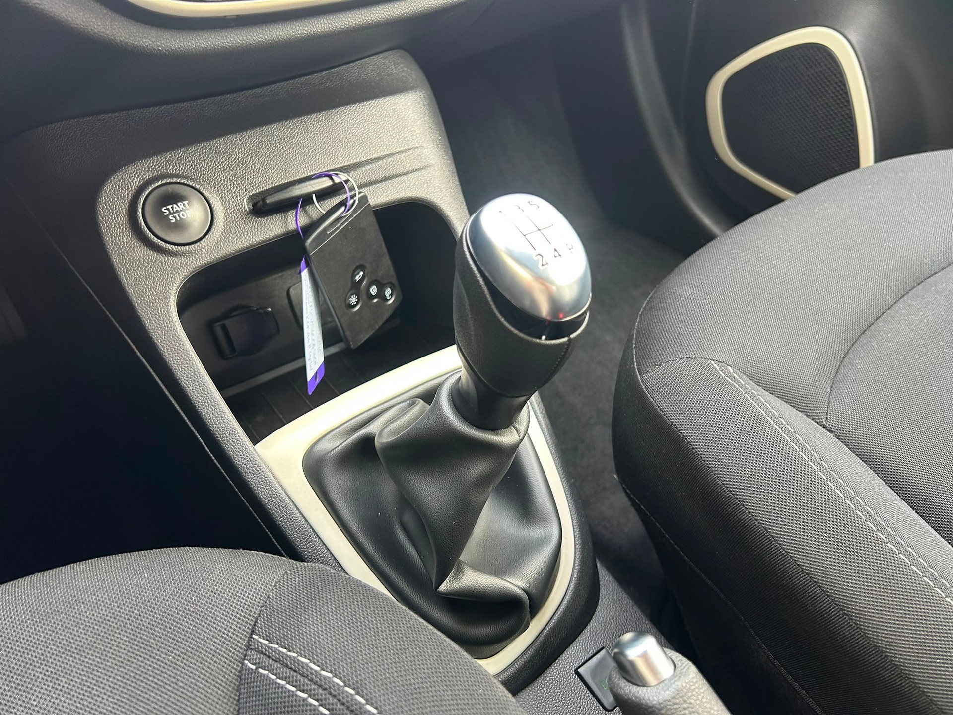 RENAULT Captur 0.9 12V Intens-image-11