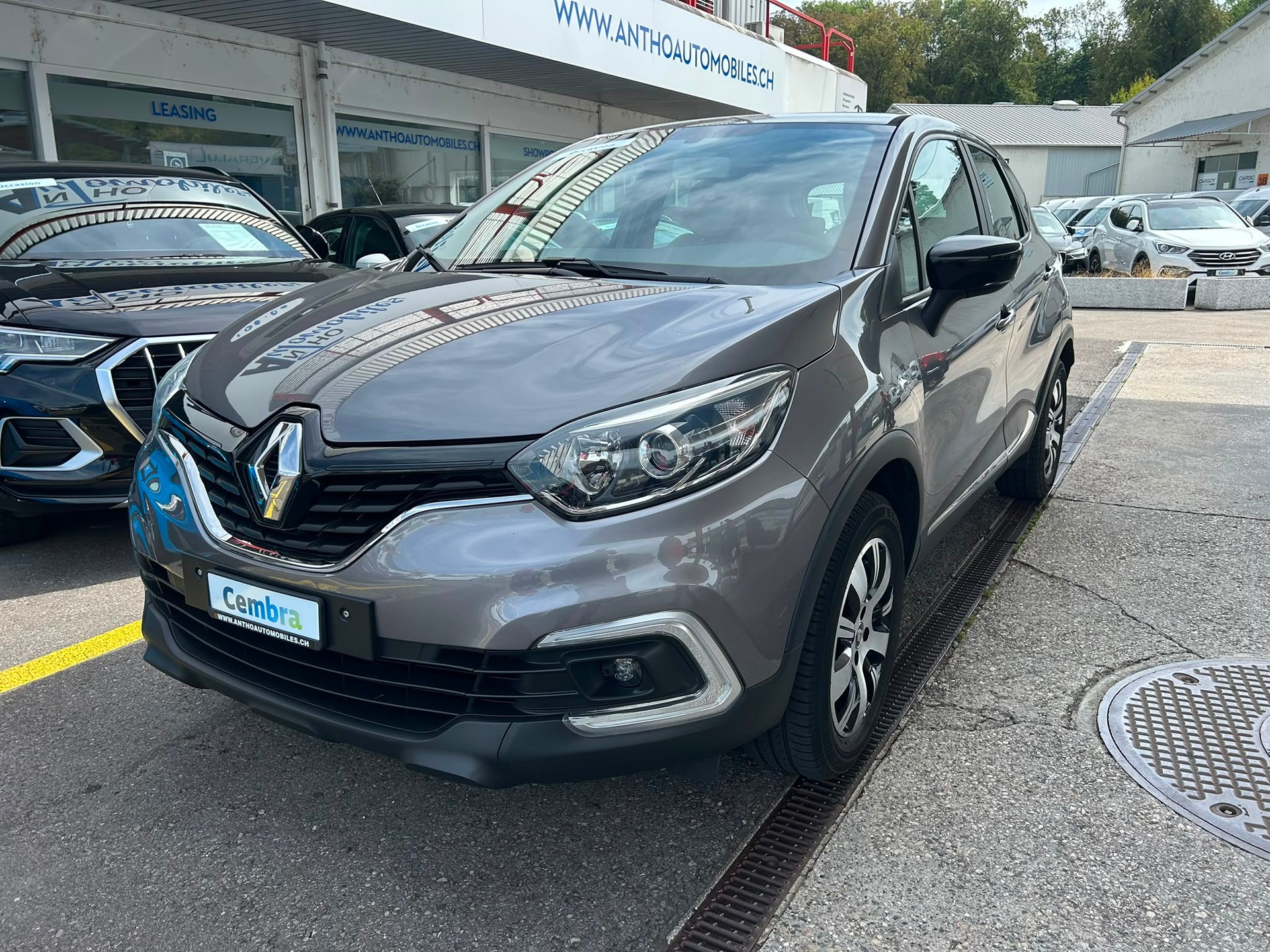 RENAULT Captur 0.9 12V Intens-image-1