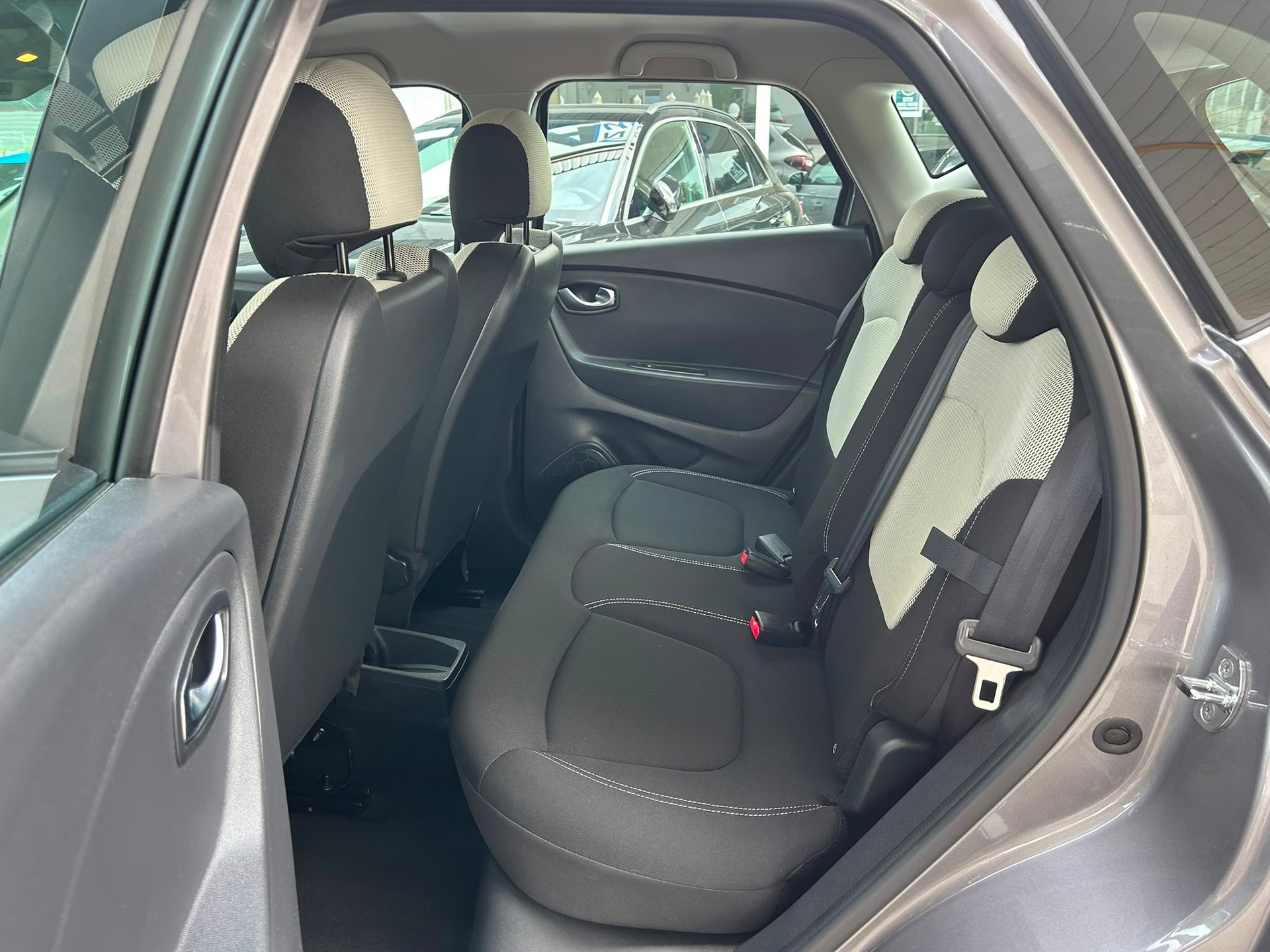 RENAULT Captur 0.9 12V Intens-image-5