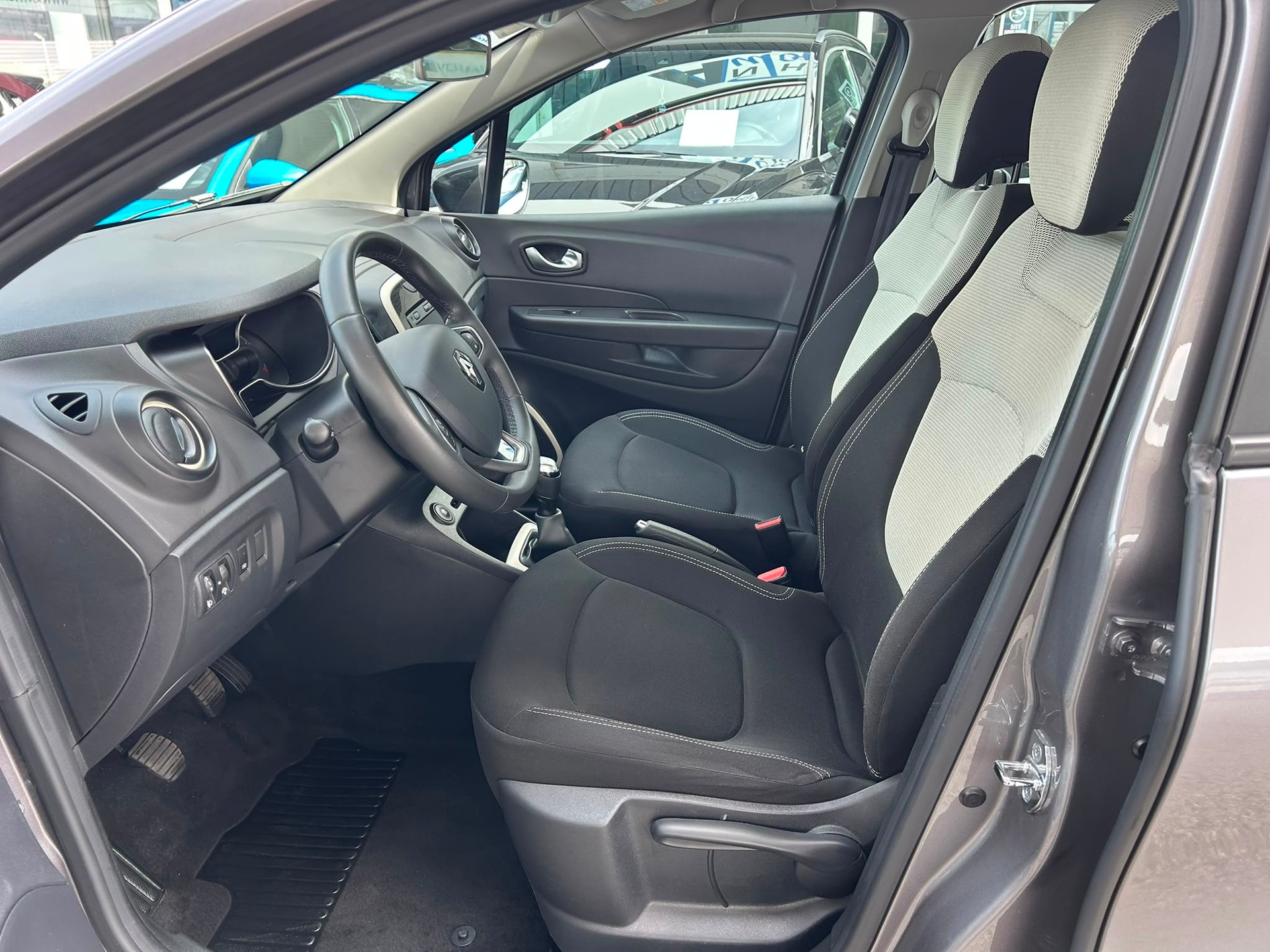 RENAULT Captur 0.9 12V Intens-image-7