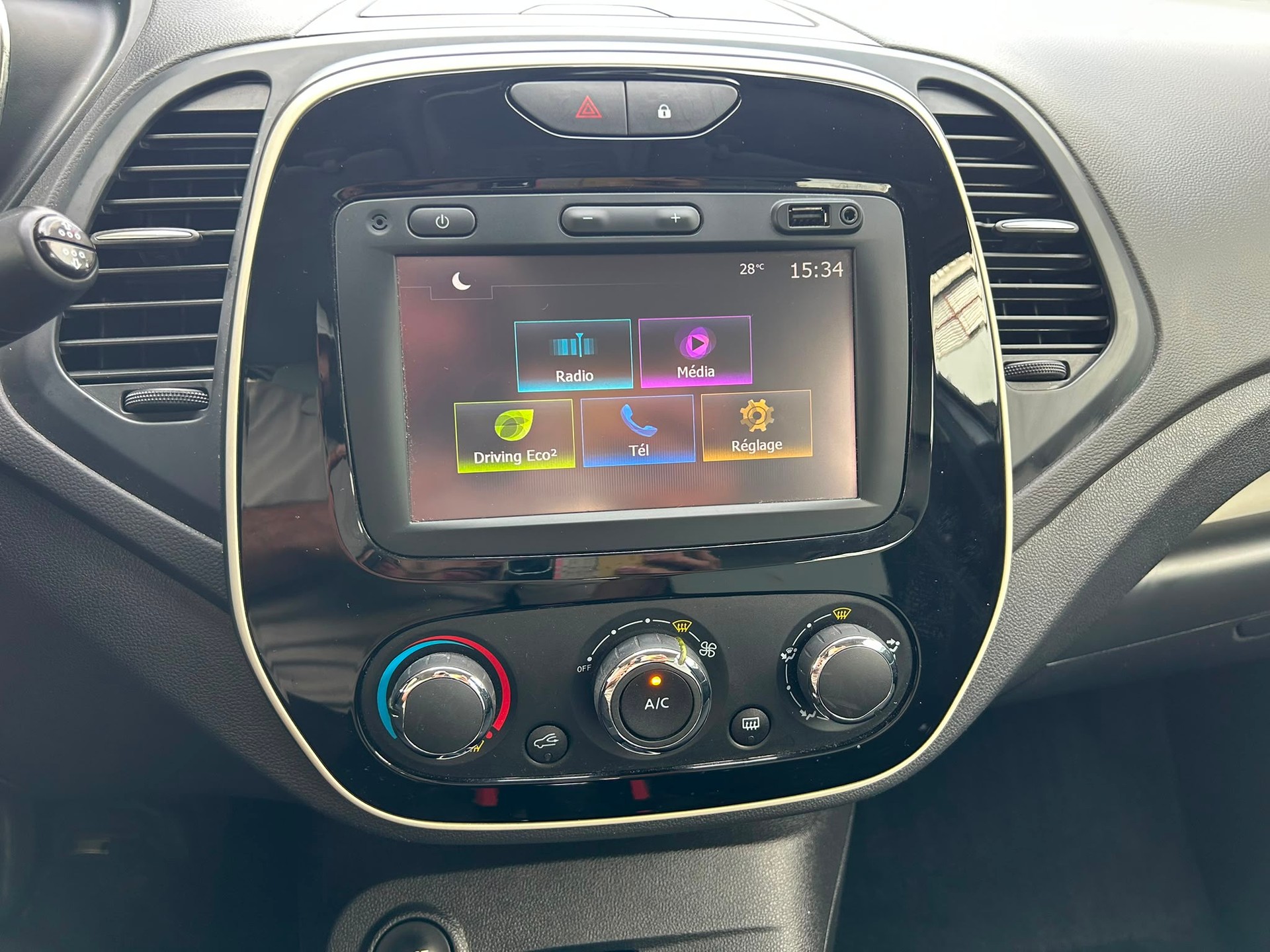 RENAULT Captur 0.9 12V Intens-image-12