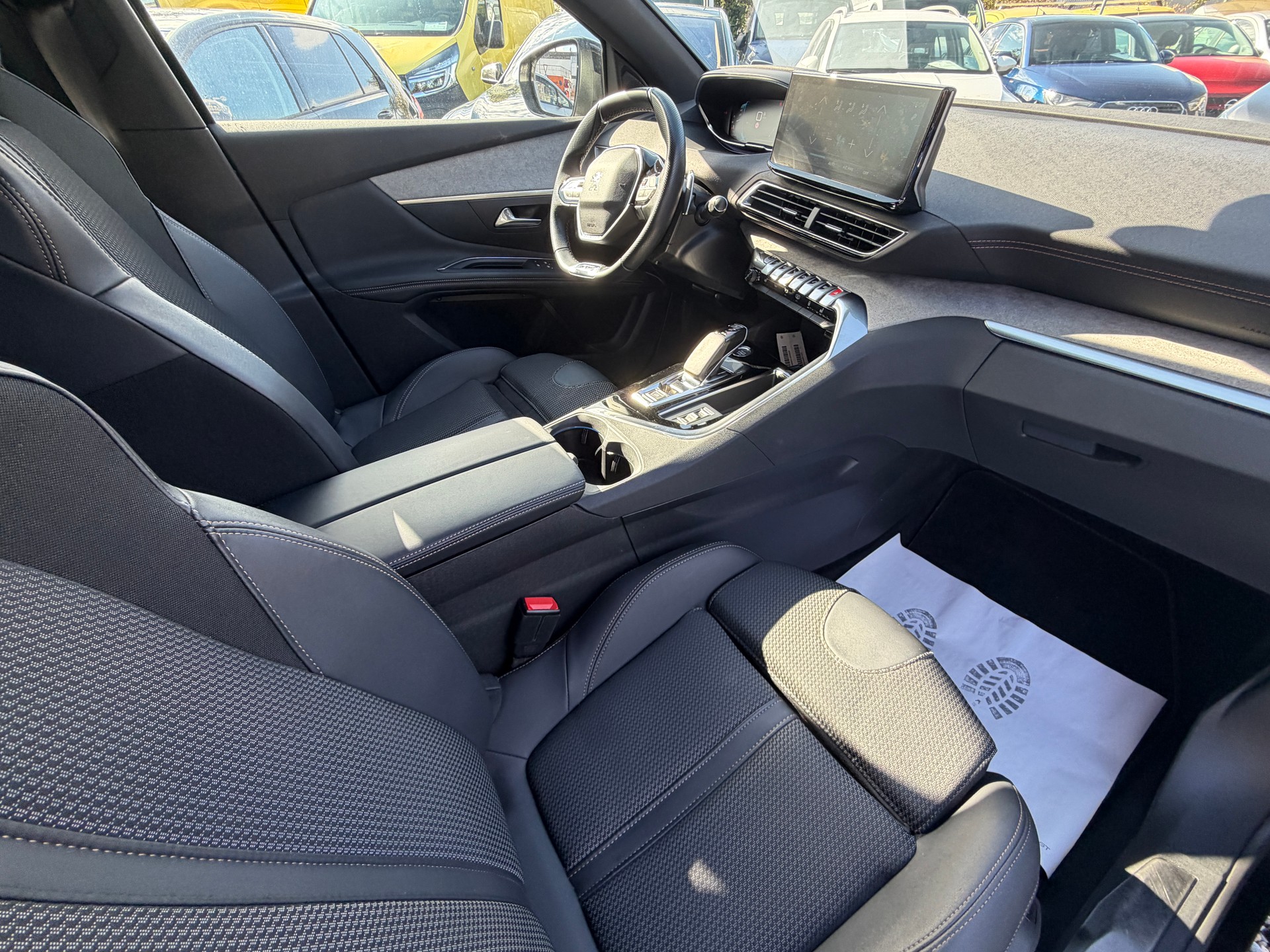 PEUGEOT 3008 225e Hybrid2 GT EAT8-image-17