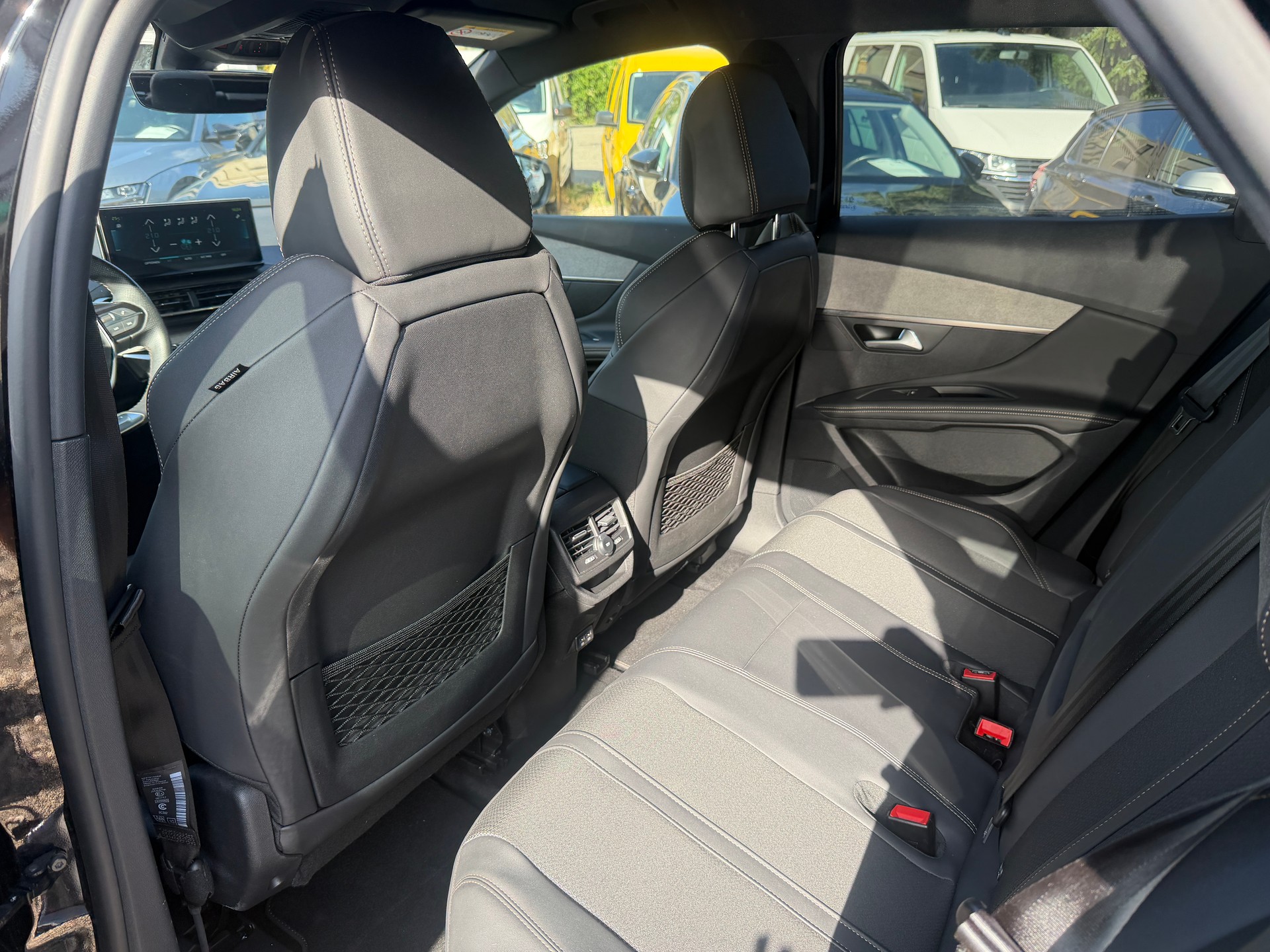 PEUGEOT 3008 225e Hybrid2 GT EAT8-image-15