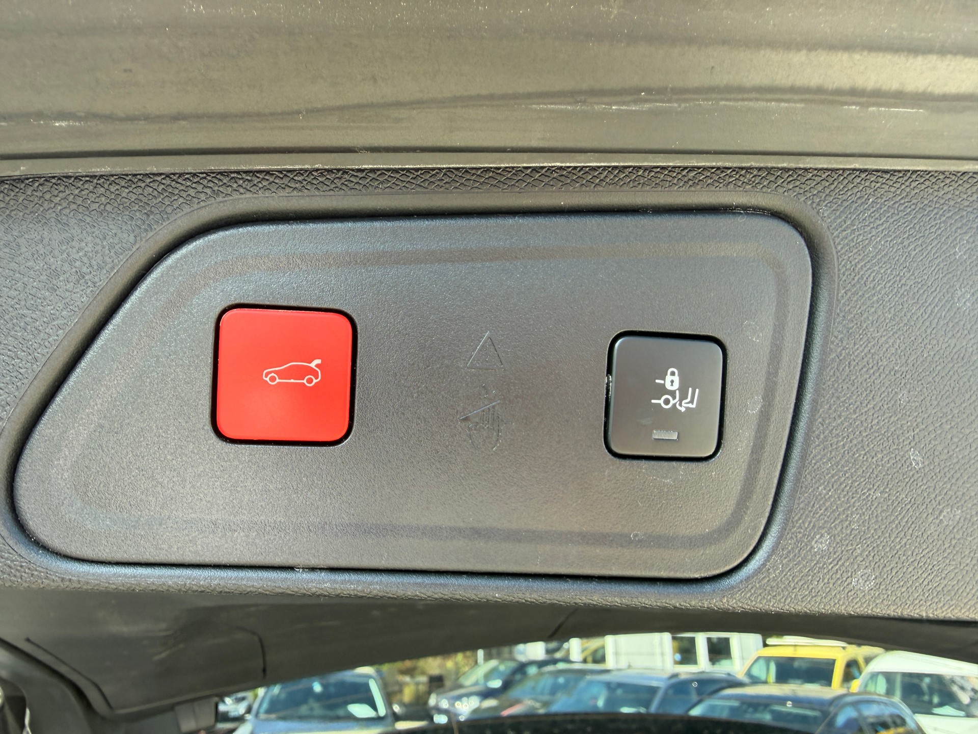 PEUGEOT 3008 225e Hybrid2 GT EAT8-image-13