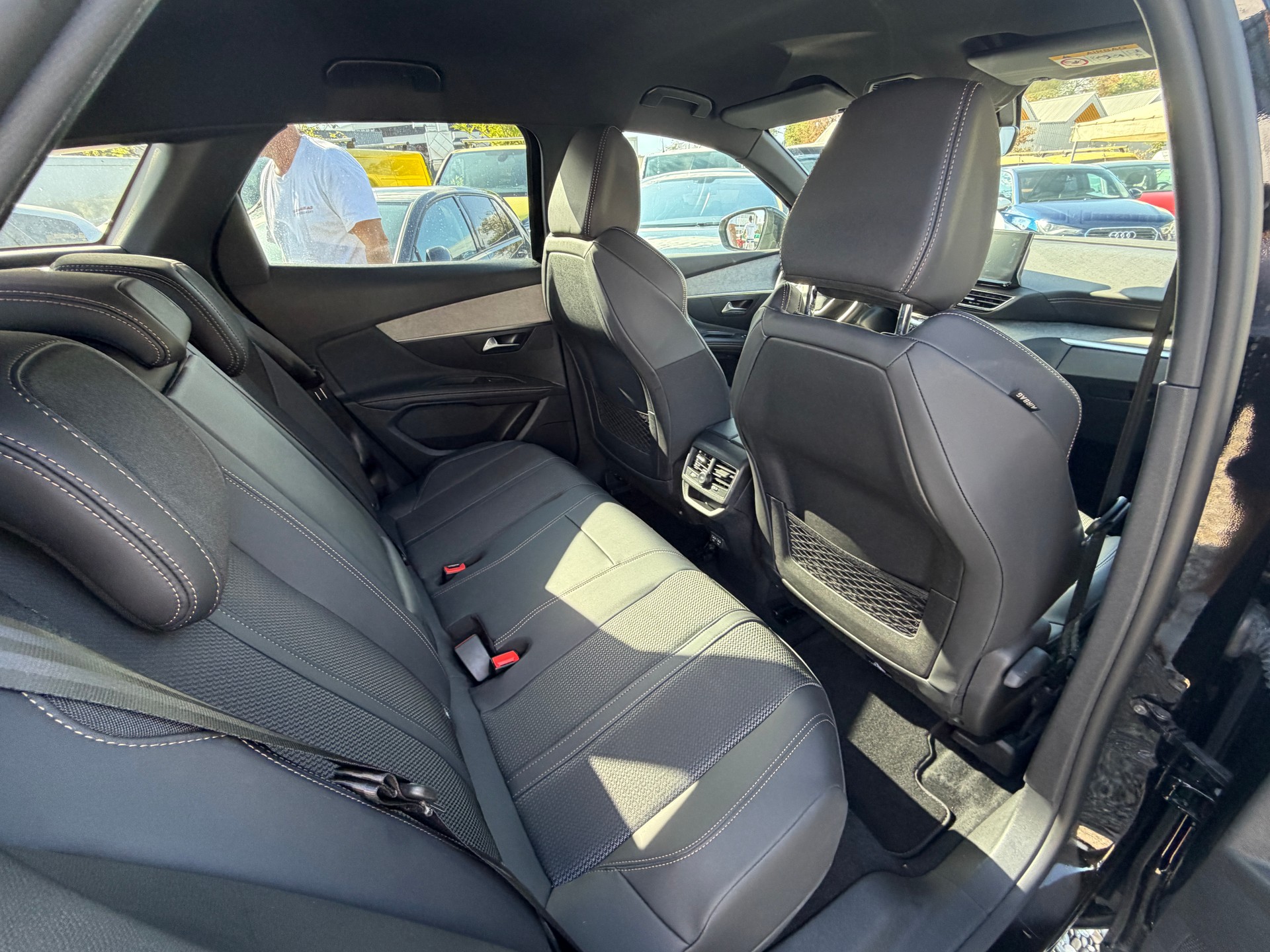 PEUGEOT 3008 225e Hybrid2 GT EAT8-image-18