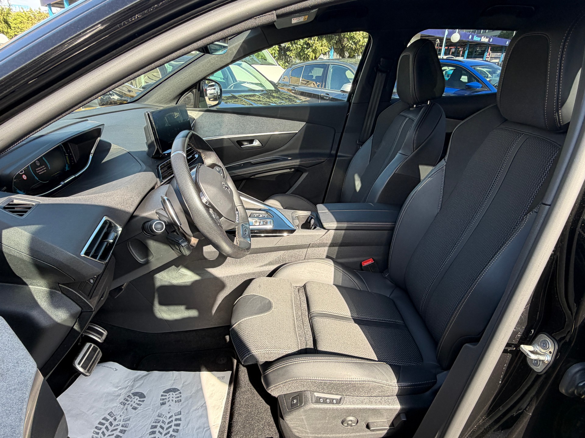 PEUGEOT 3008 225e Hybrid2 GT EAT8-image-16