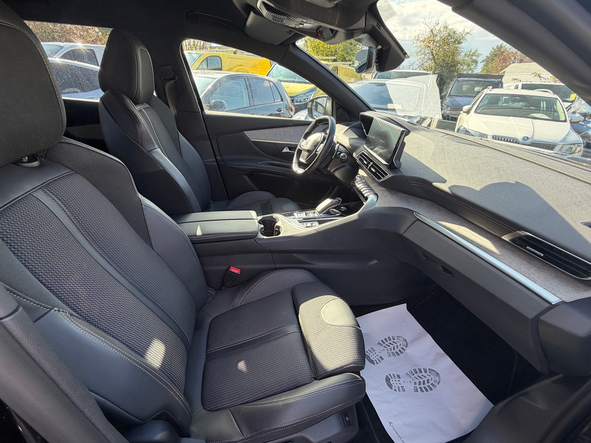 PEUGEOT 3008 225e Hybrid2 GT EAT8-image-3