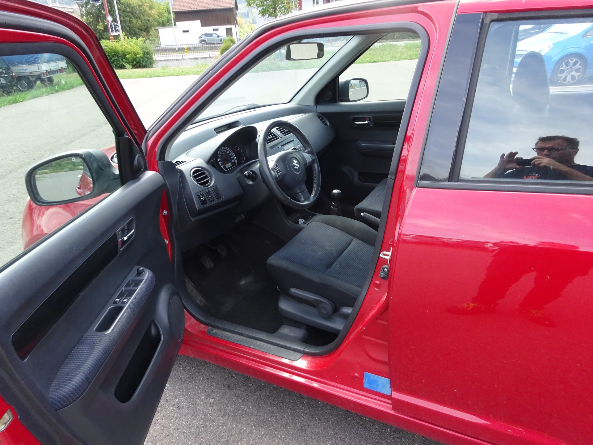 SUZUKI Swift 1.3i 16V GL-image-8