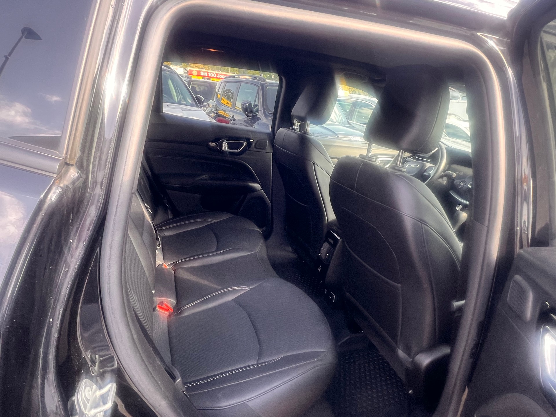 JEEP Compass 1.3 T PHEV S AWD-image-11